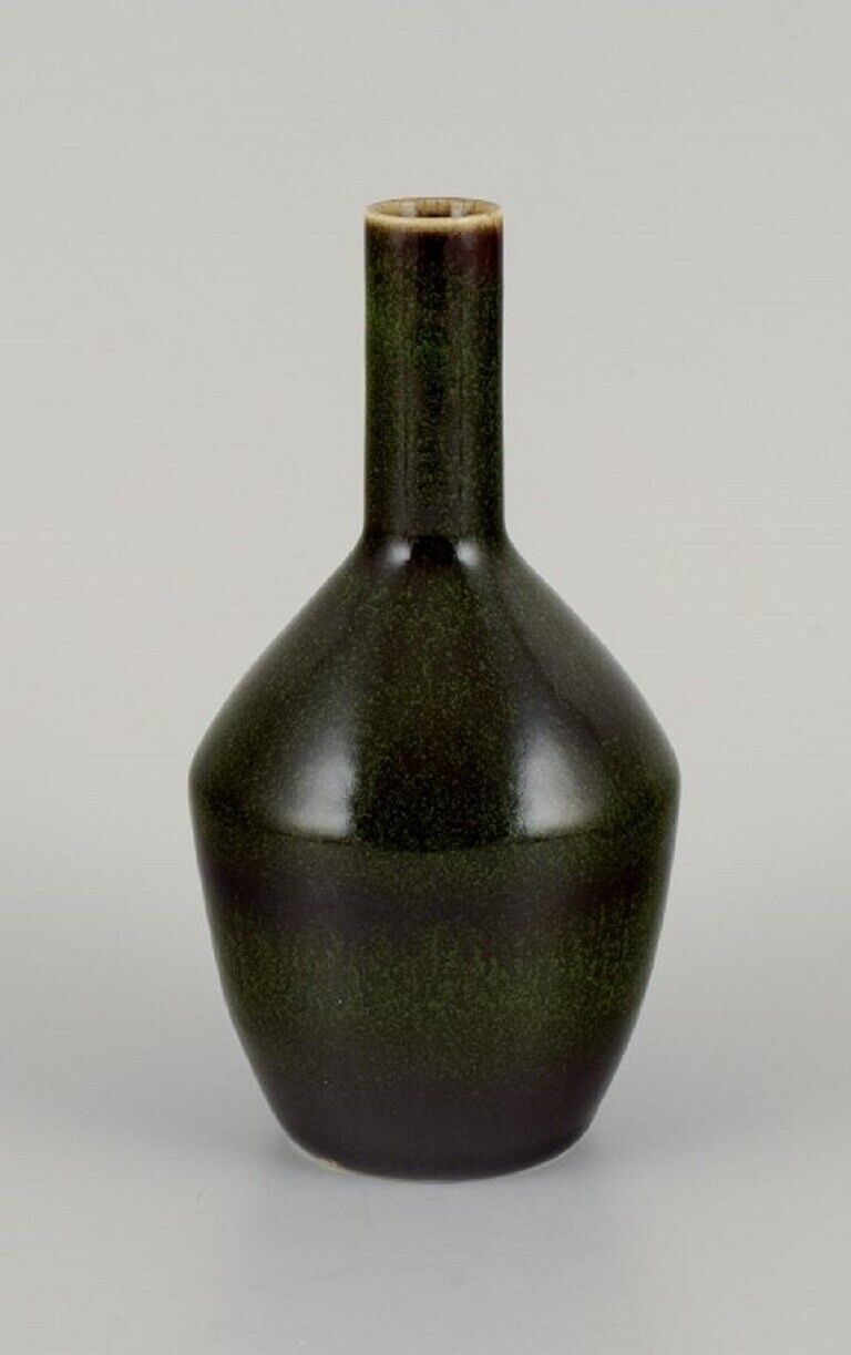 Carl Harry Ståhlane (1920-1990) Rörstrand Vase in dark green and black glaze