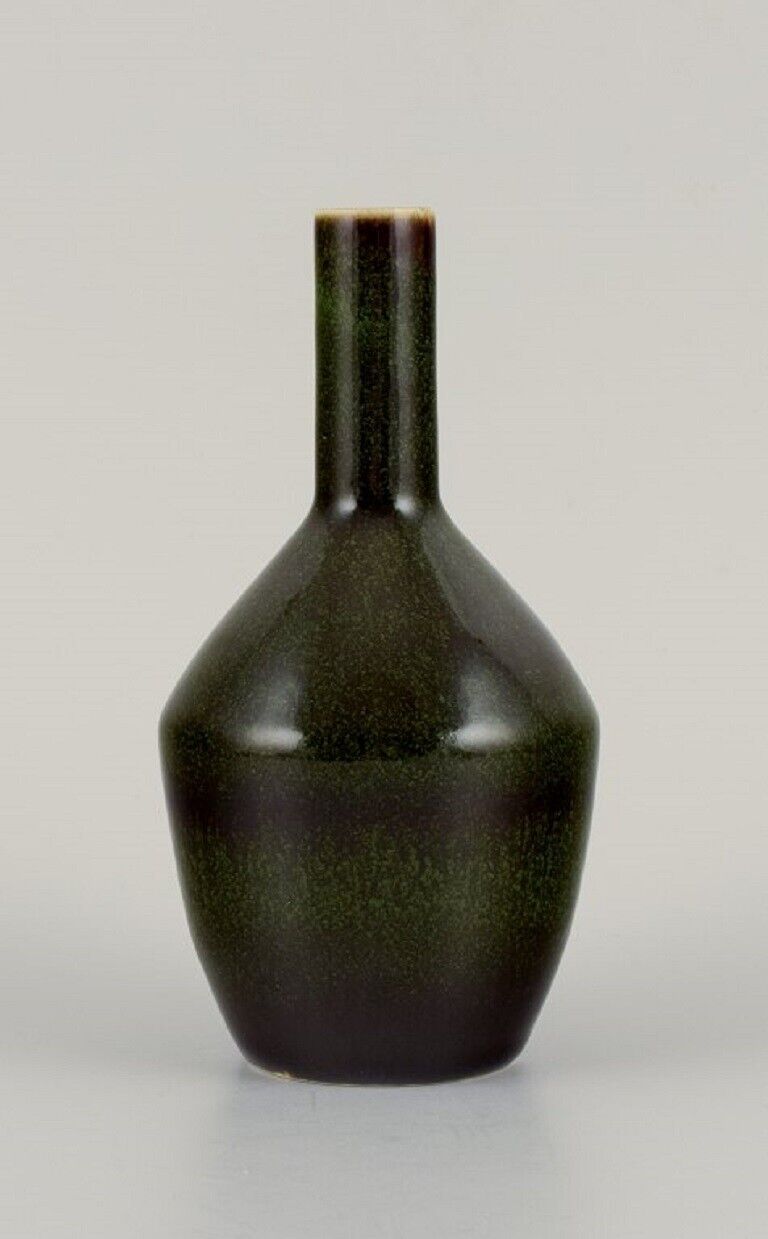 Carl Harry Ståhlane (1920-1990) Rörstrand Vase in dark green and black glaze