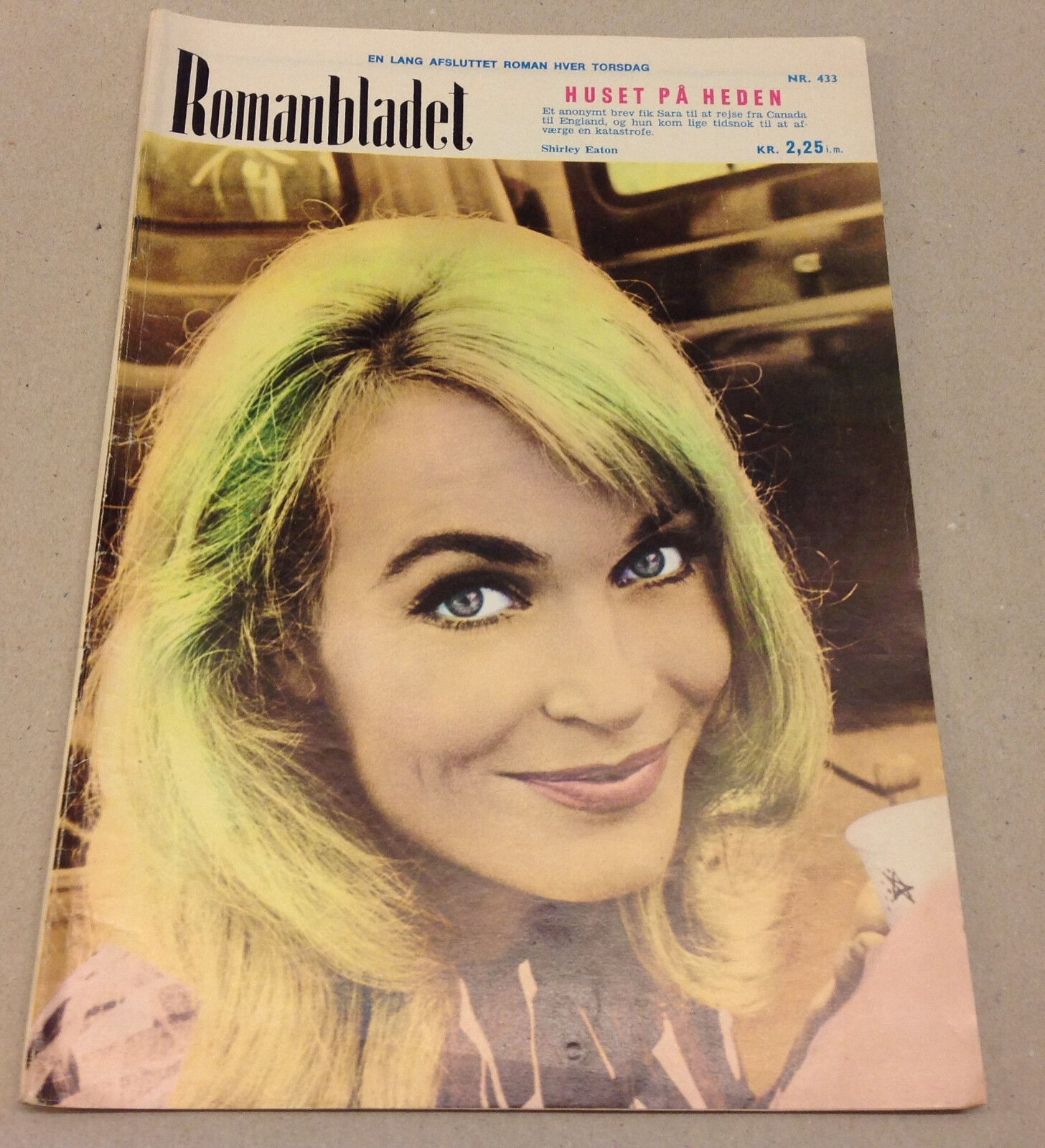 SHIRLEY EATON ON FRONT COVER VINTAGE Danish Novelle Romanbladet Magazine 1972