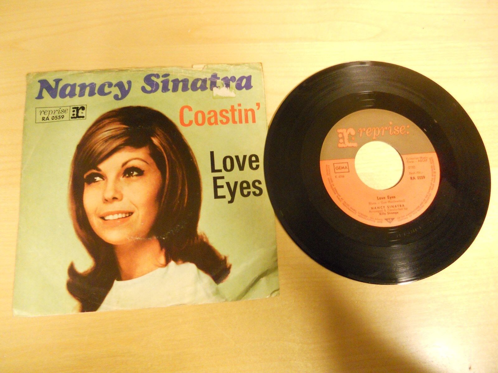 NANCY SINATRA COASTIN / LOVE EYES GEMA REPRISE RECORDS GERMANY SEXY EARLY PHOTO*