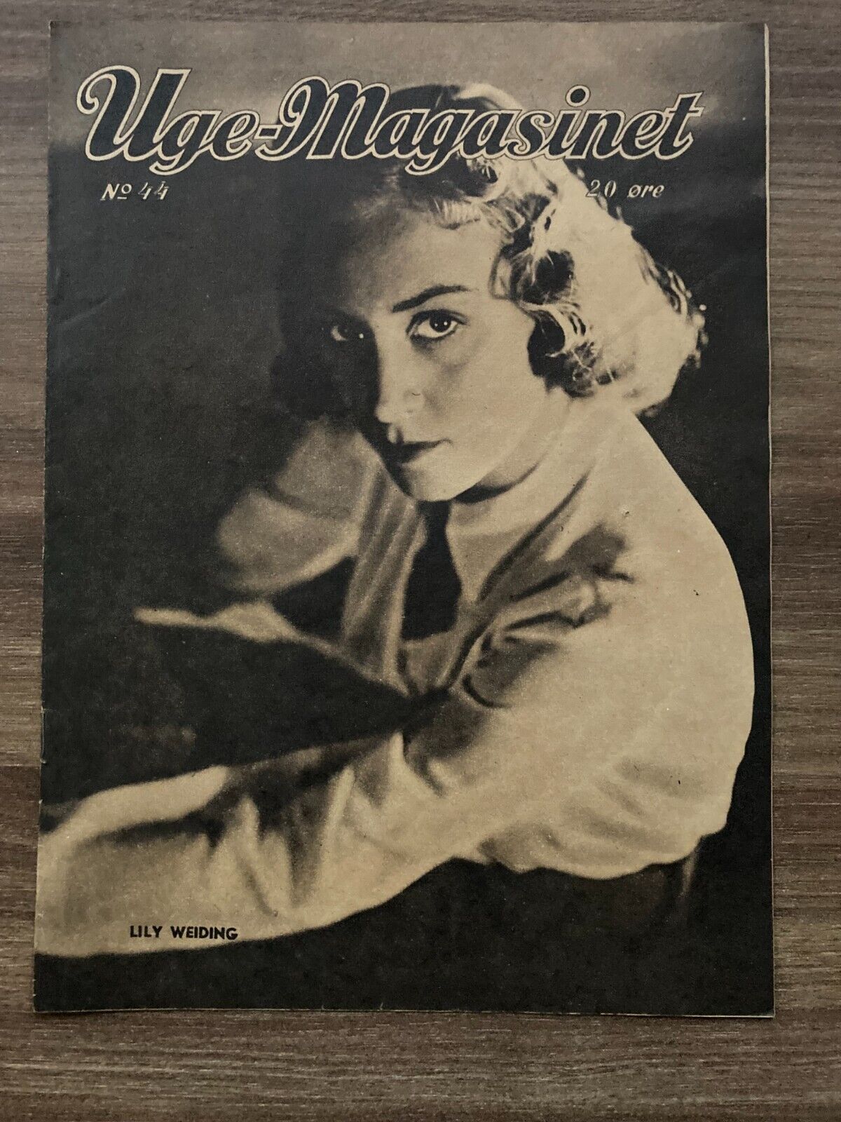 Lily Weiding Front Cover 1940s Complete Antique Danish Magazine "Uge-Magasinet"