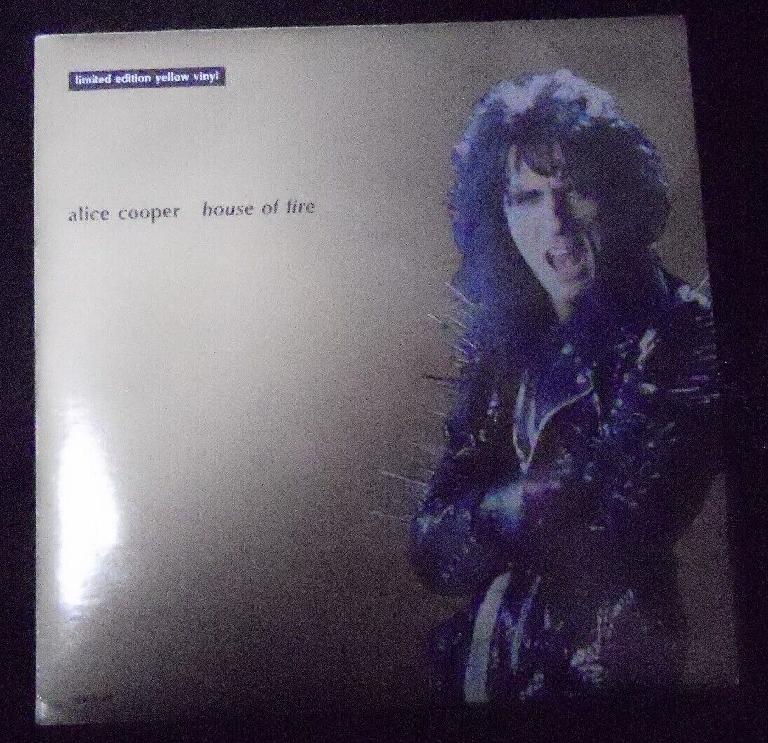 Alice Cooper: "House of Fire" 2x 7" vinyls (yellow + black) Metal Forces mag 45