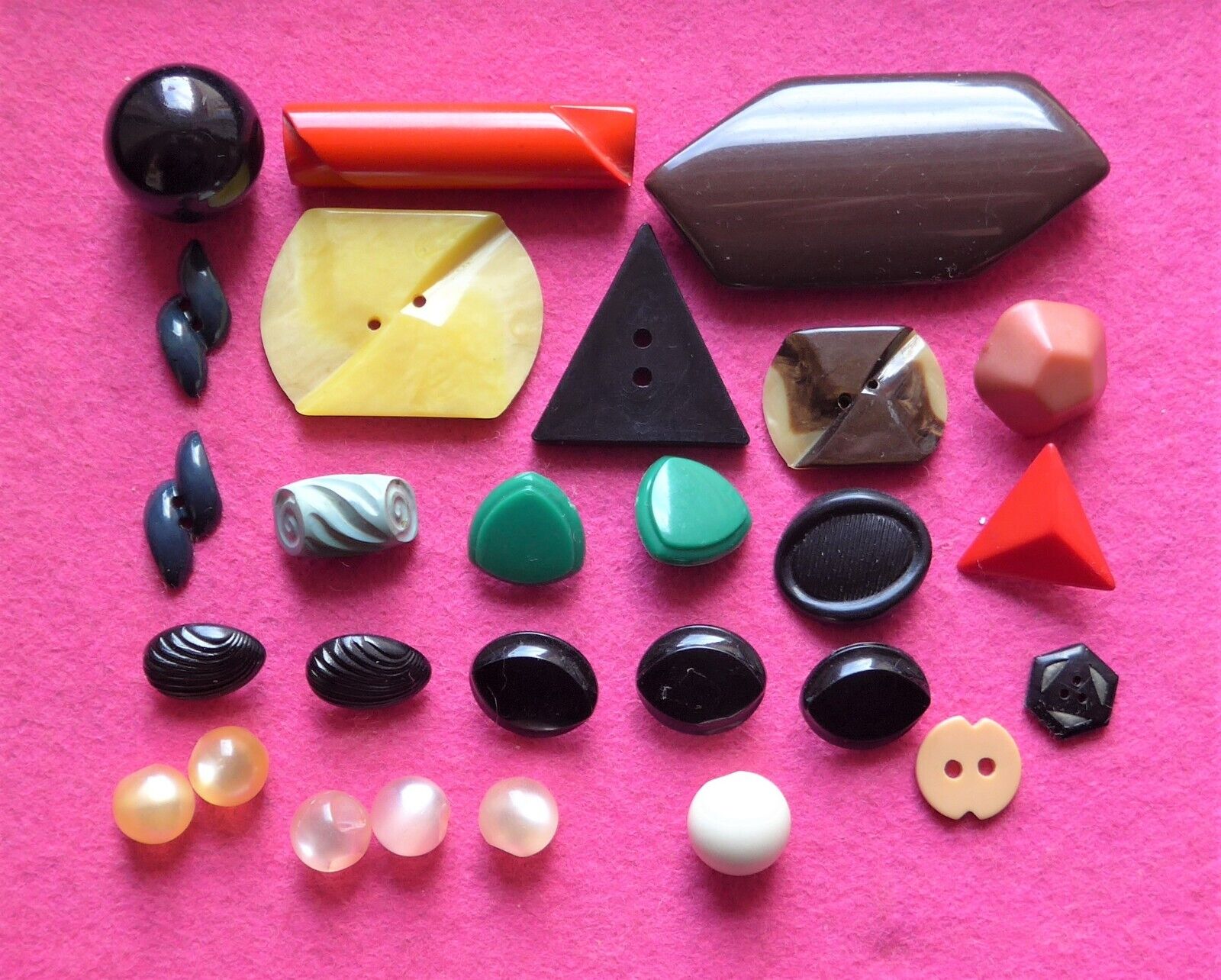 SALE - 27 COLLECTABLE vintage ODD SHAPED early plastic buttons ( 75 )