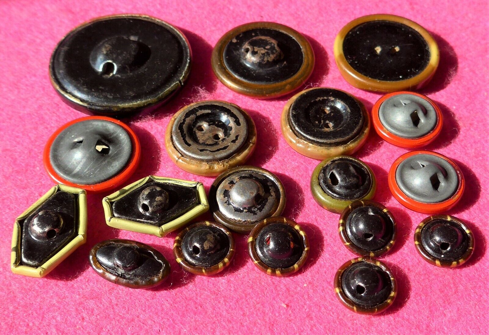 18 vintage COLLECTABLE CELLULOID  tight tops - shaped anchors and more ( 77 )