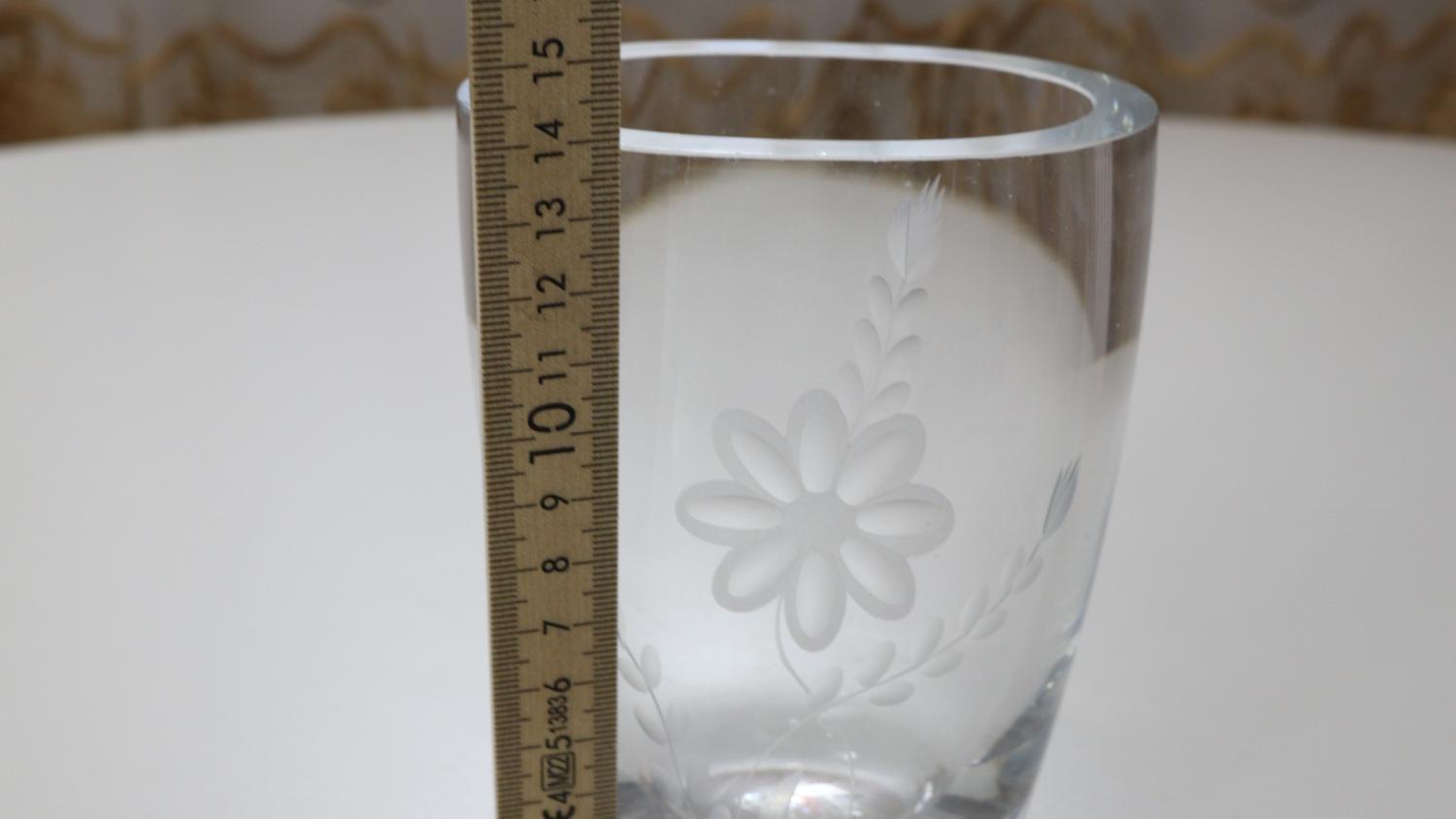 Vase clear glass with etched decoration of flowers