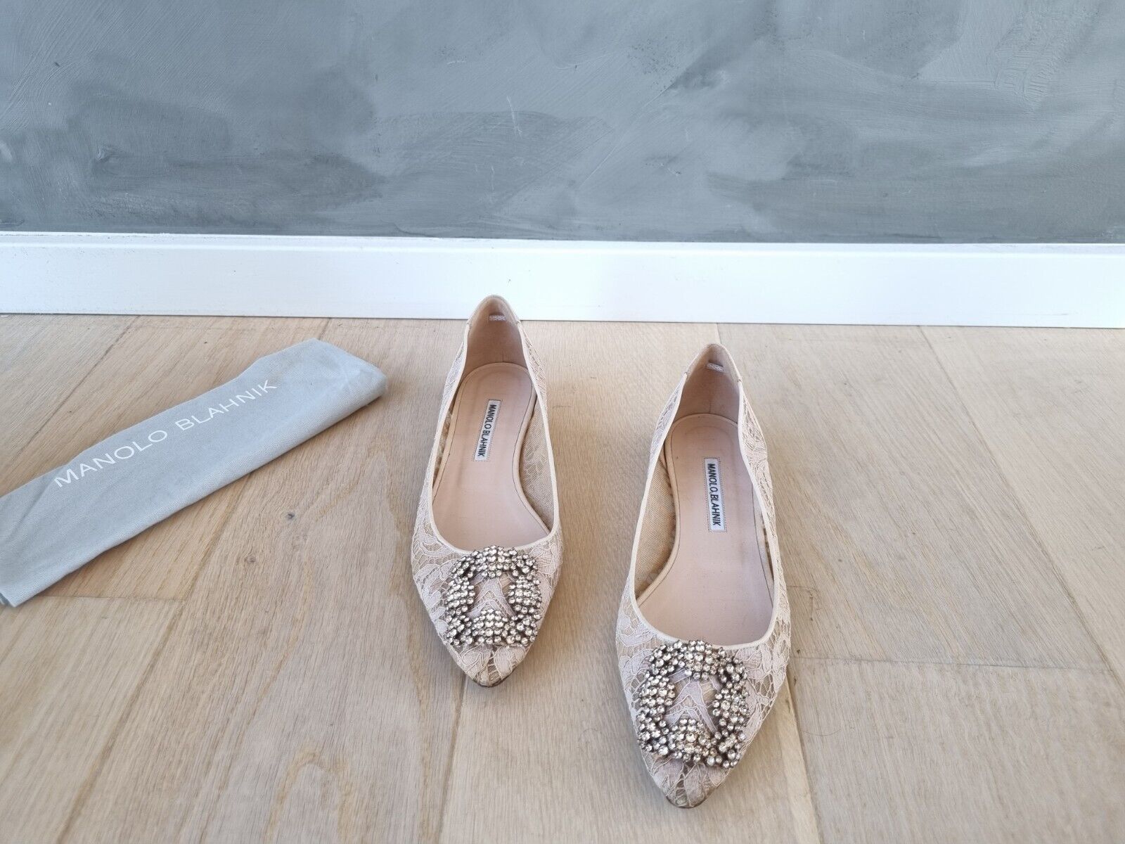 **Manolo Blahnik** Beige Hangisi Lace Ballerina Flats Sz 39.5