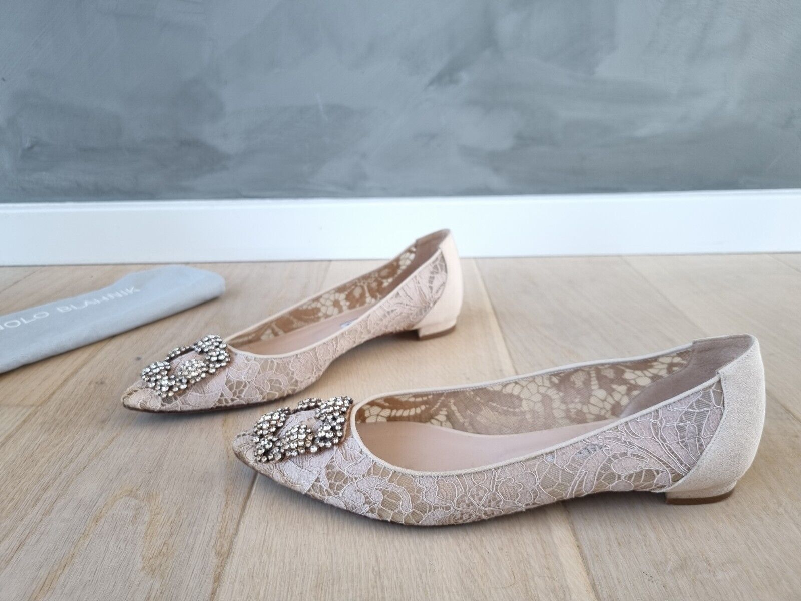 **Manolo Blahnik** Beige Hangisi Lace Ballerina Flats Sz 39.5