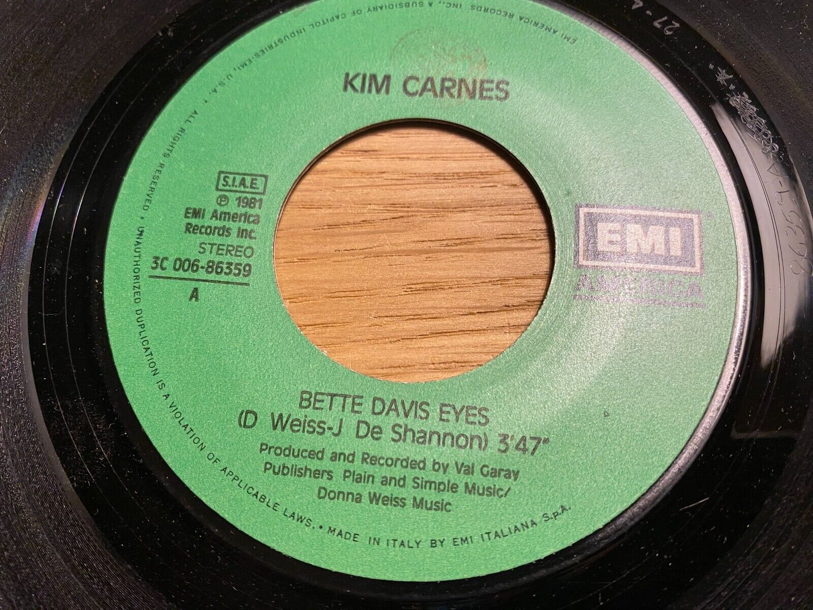 KIM CARNES "BETTE DAVIS EYES / MISS YOU TONITE" 1981 EMI AMERICA RECORDS ITALY 7