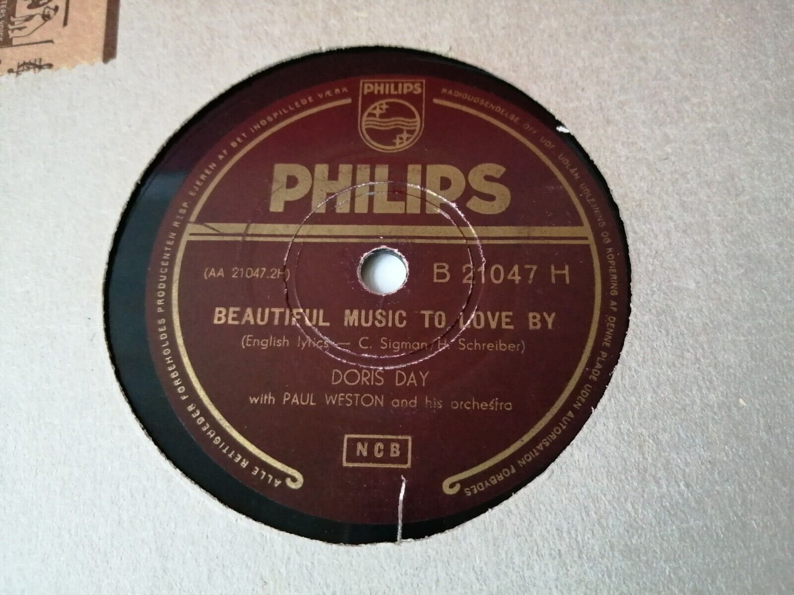 78 RPM  shellacDORIS DAYWhen the redred robin/Beautiful Music To Love By