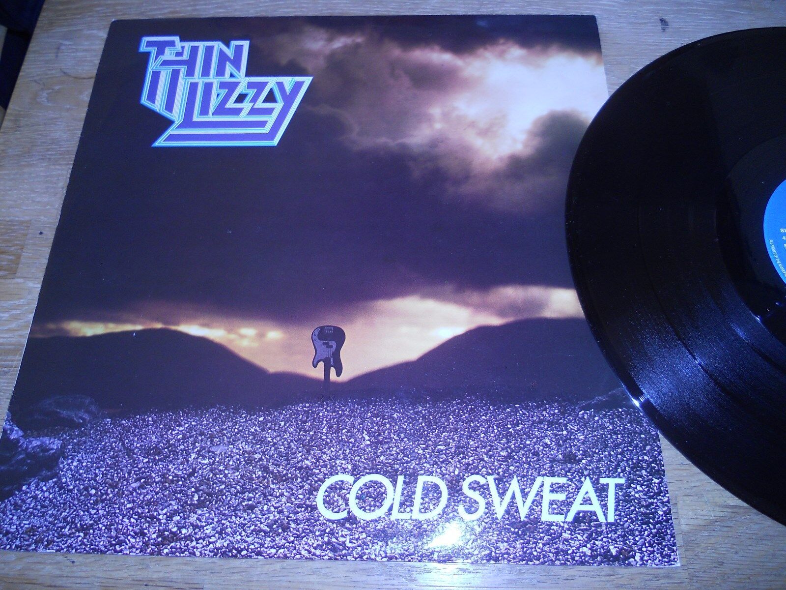 THIN LIZZY "COLD SWEAT / BAD HABITS / ANGEL OF DEATH / DONT BELIEVE A WORD" LIVE