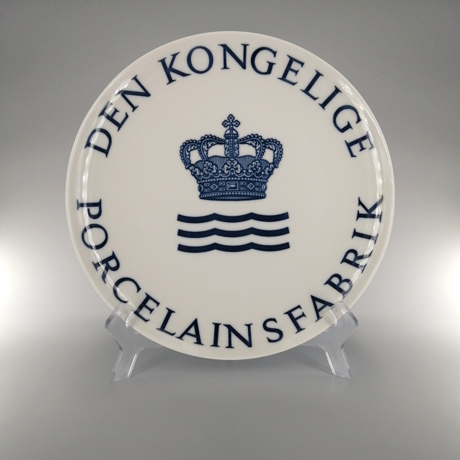 Royal Copenhagen Dealer Plate (25 cm) - Den Kongelige Porcelainsfabrik - ab