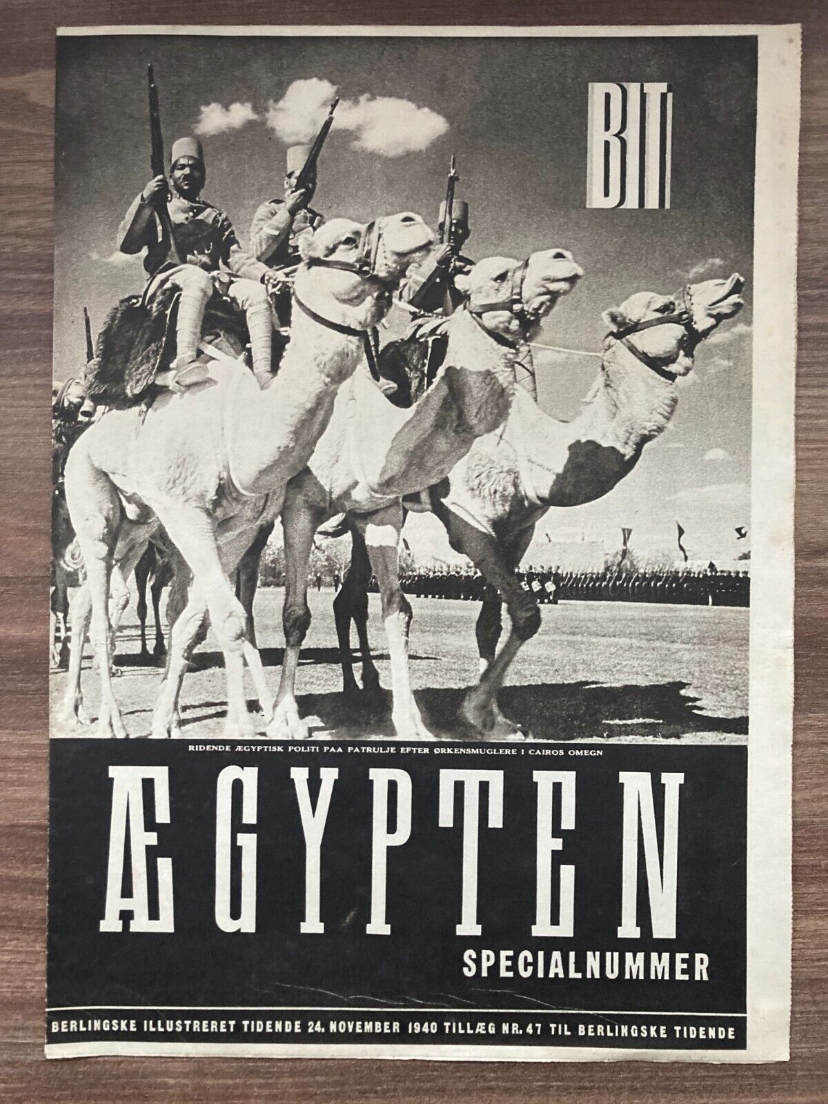 Egypt Riding Police on Camels Smugglers Danish Magazine 1940 "Berlingske IT"