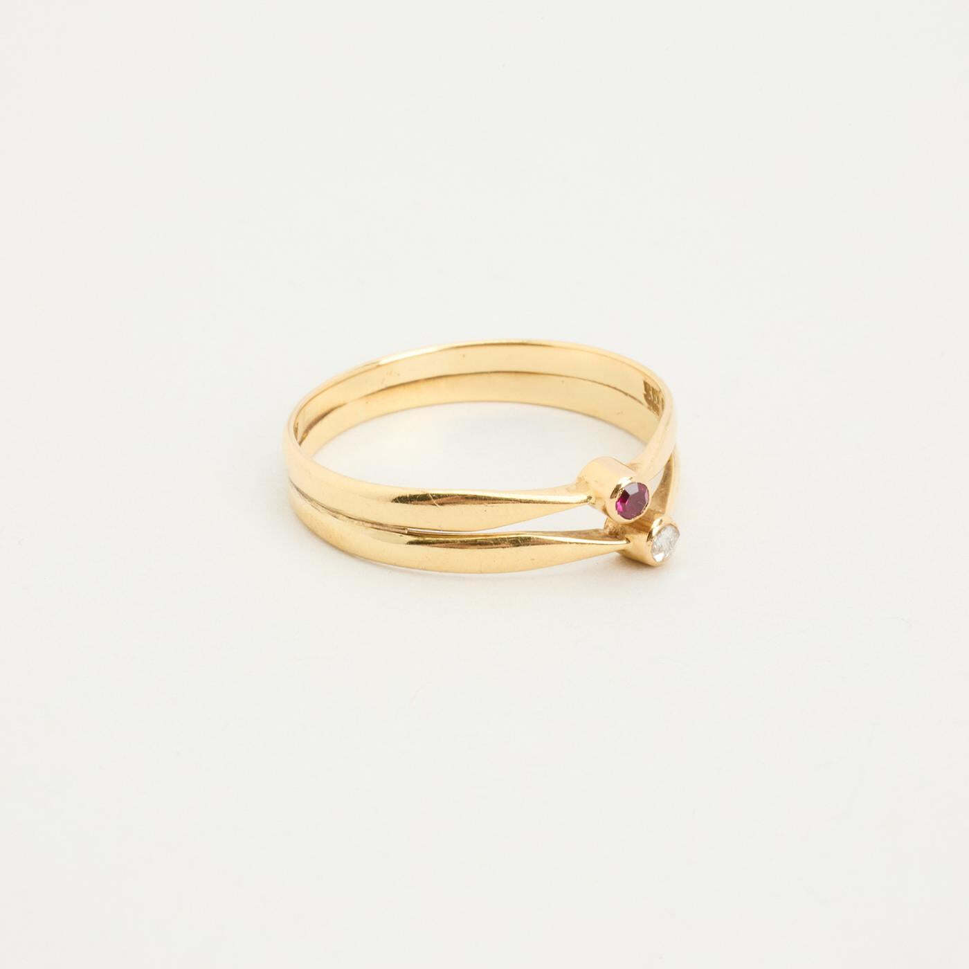 Ring with and rubywith diamond (001 ct) in 14K Gold size 7¼ - 7