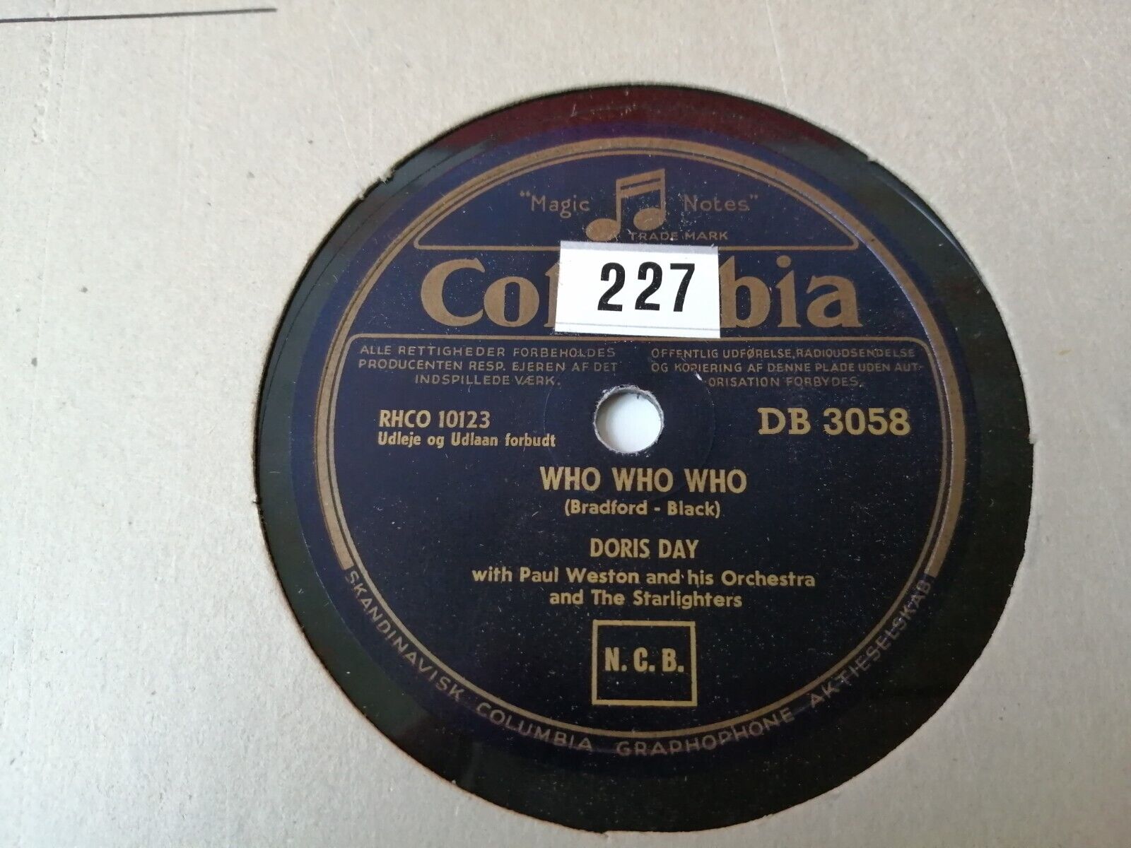 78 RPM  shellacDORIS DAYWho Who Who /A Guy Is A Guy Columbia DB 3058Denmark