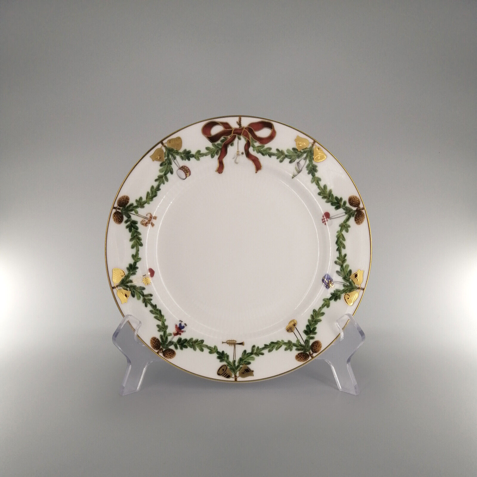 Royal Copenhagen Star Fluted Christmas Plate (19 cm) - #619-ab