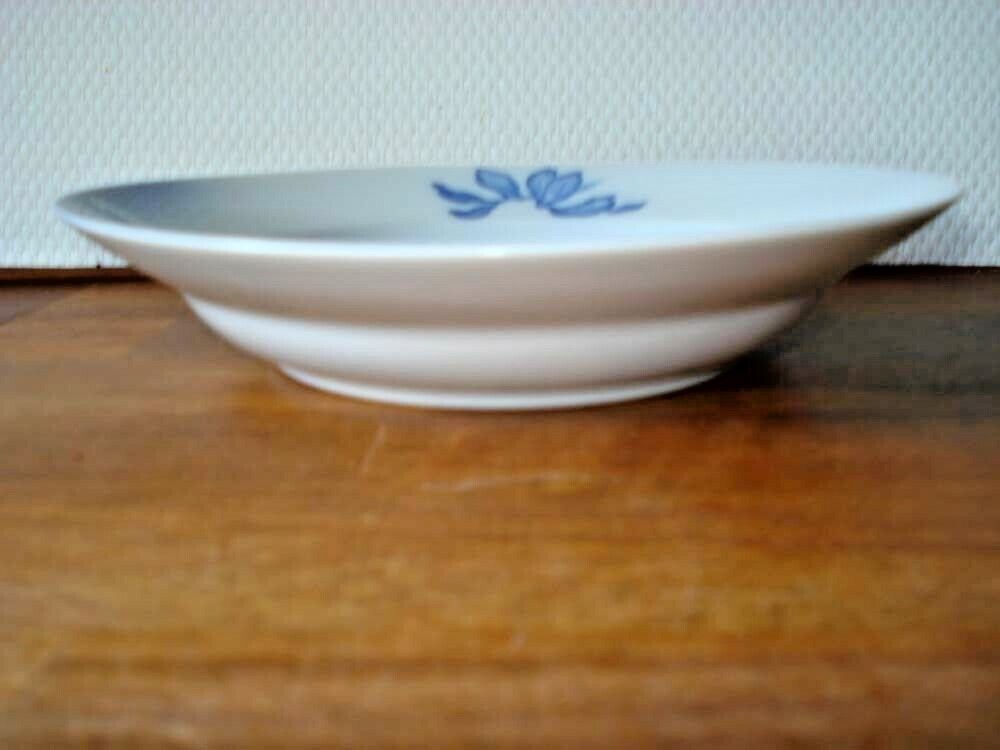 2 x CHRISTMAS ROSE 21½ cm Porridge / small Soup Bowls # 604 Royal Copenhagen 1st