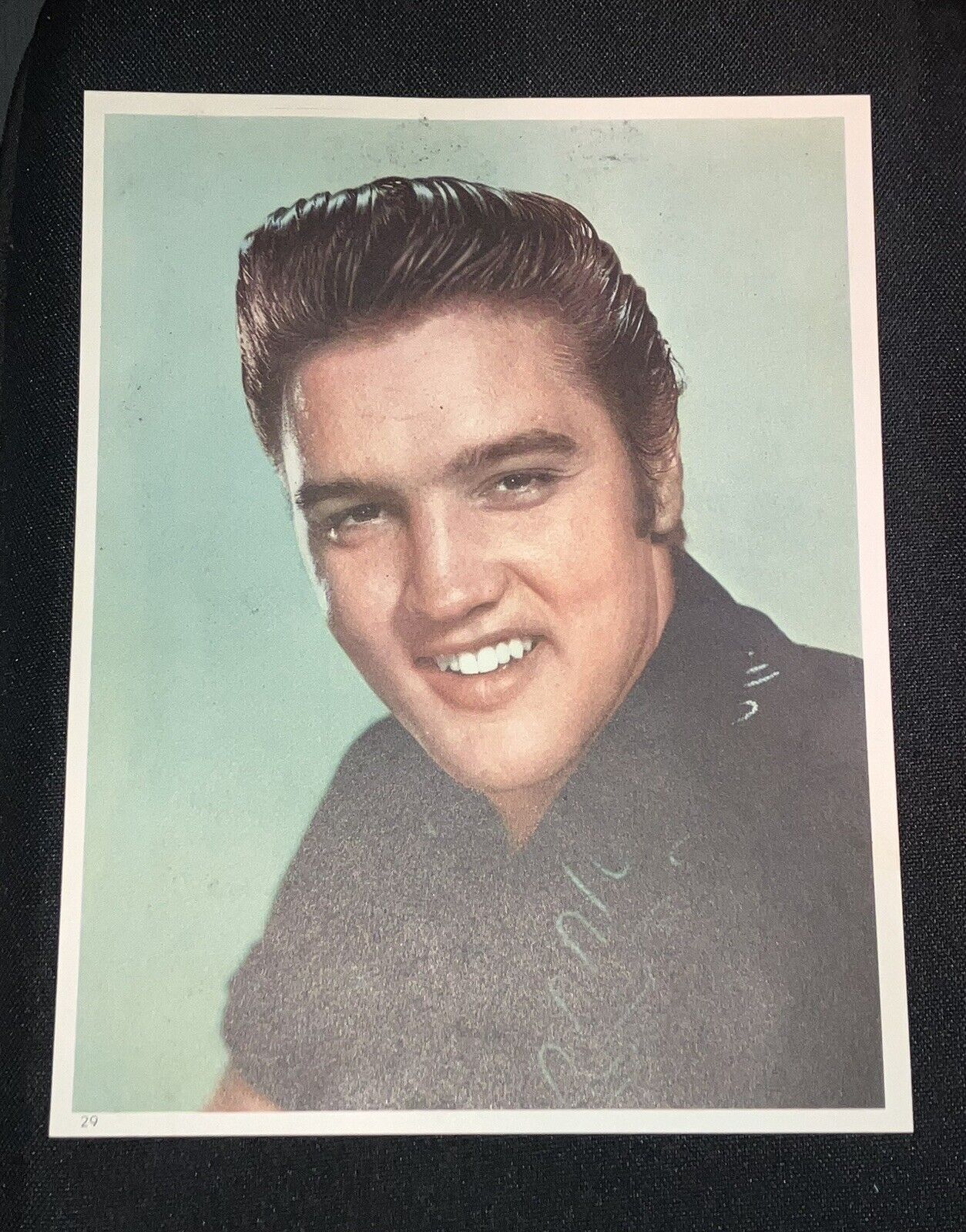 1960 HOLLYWOOD SINGER  ACTOR ELVIS PRESLEY “THE KING”  RARE VINTAGE PHOTO CARD