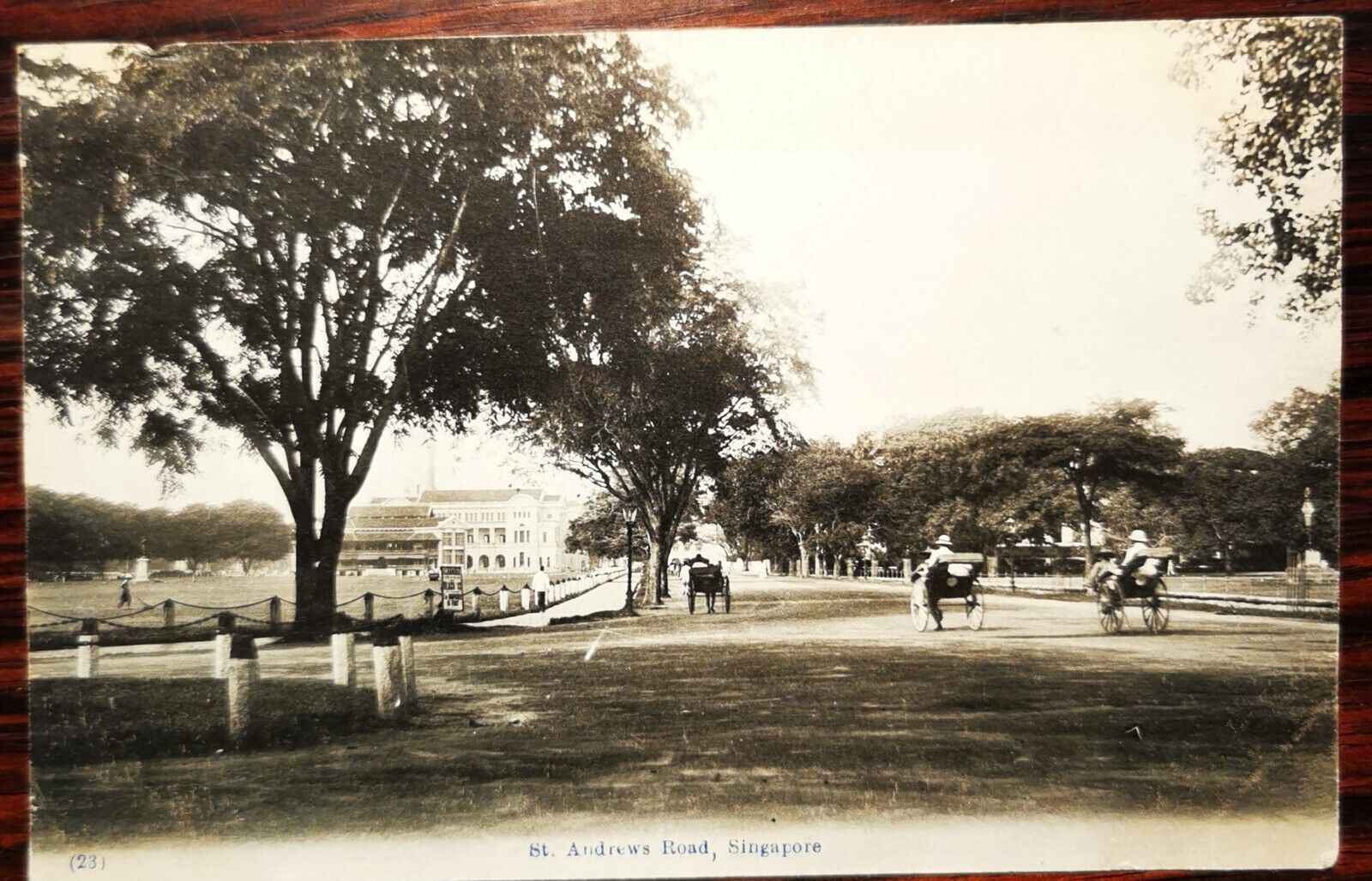 Old un-used postcard:  St Andrews Road in Singapore  pok551