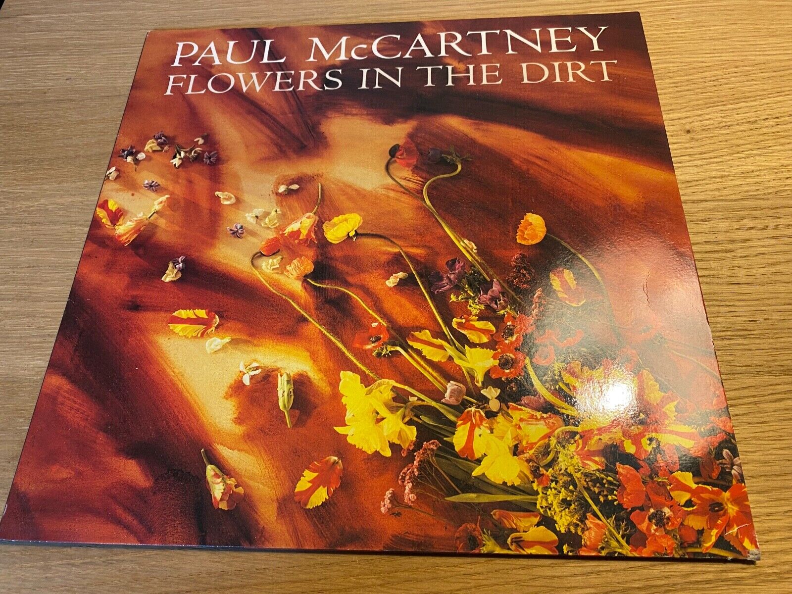 PAUL MCCARTNEY "FLOWERS IN THE DIRT" 1989 12 TRACKS VINYL LP WITH TEXT FLYER EMI