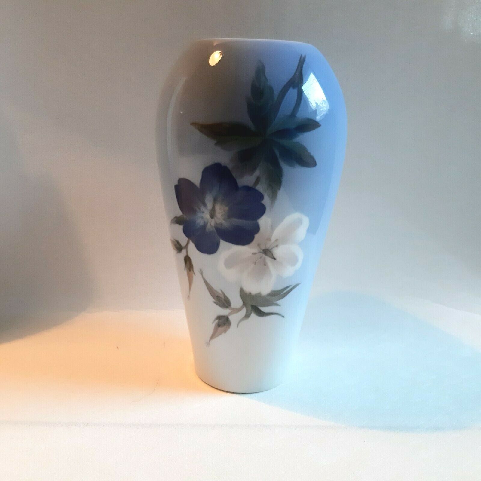 Sweet vase with Flower decor # 2679-295 Royal Copenhagen 1969-74 Fact 2