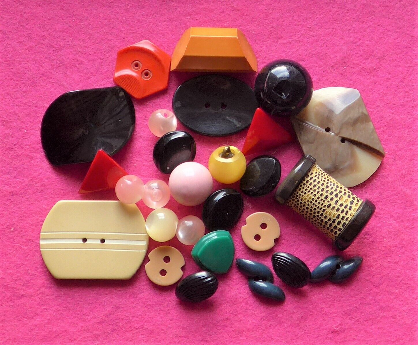 SALE - 27 COLLECTABLE vintage ODD SHAPED early plastic buttons ( 38 )