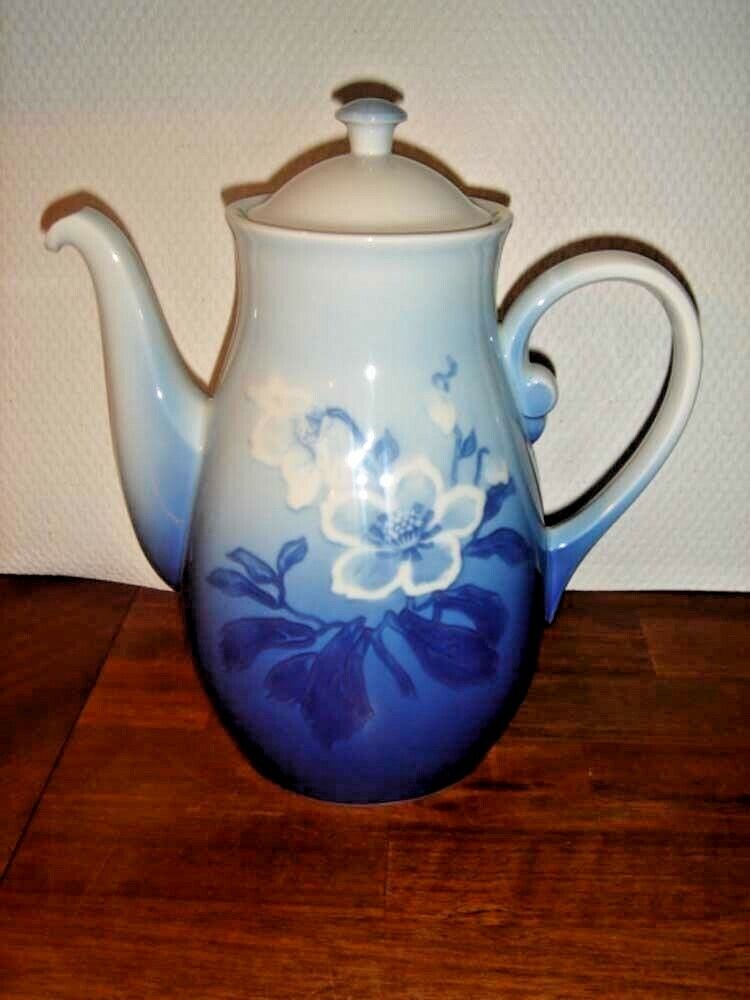 COFFEE POT #91A CHRISTMAS ROSE 1952 - 58 Bing  Grondahl Royal Copenhagen Fact 2