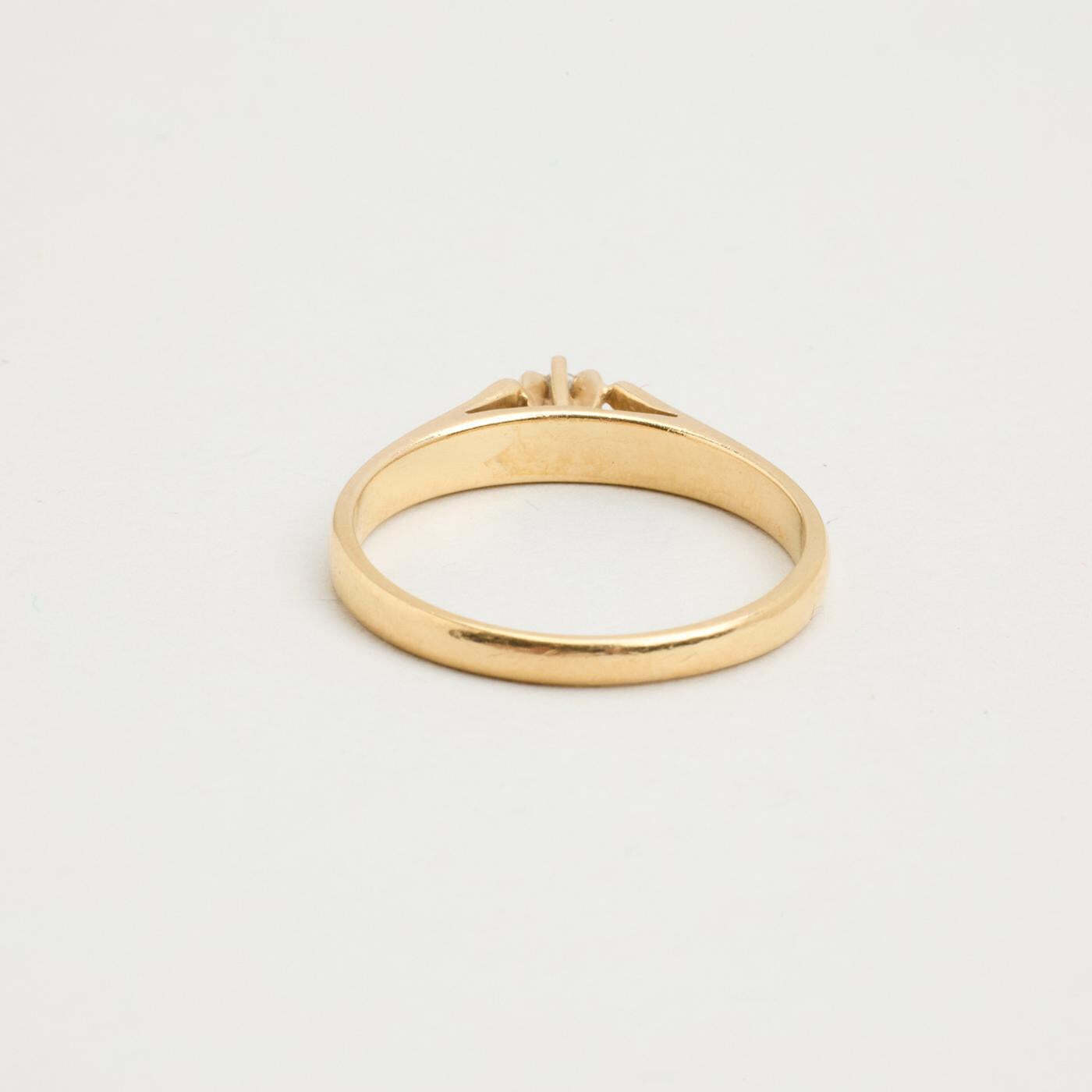 Ring with diamond (0025 ct) in 14K Gold size 5 | Vintage Solid Gold