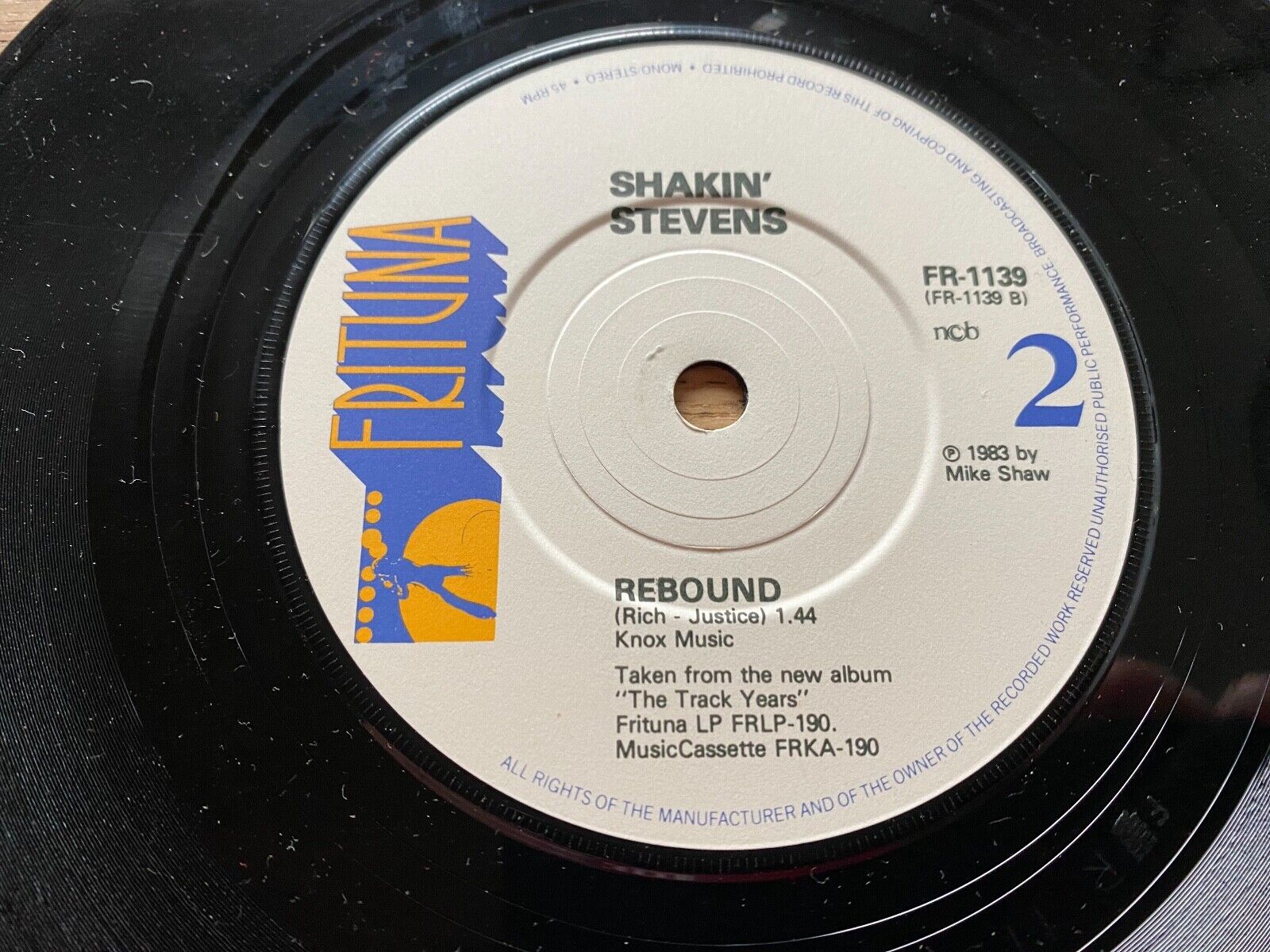 SHAKIN´ STEVENS "SOMEBODY TOUCHED ME / REBOUND" 1983 7" VINYL SINGLE NCB FRITUNA