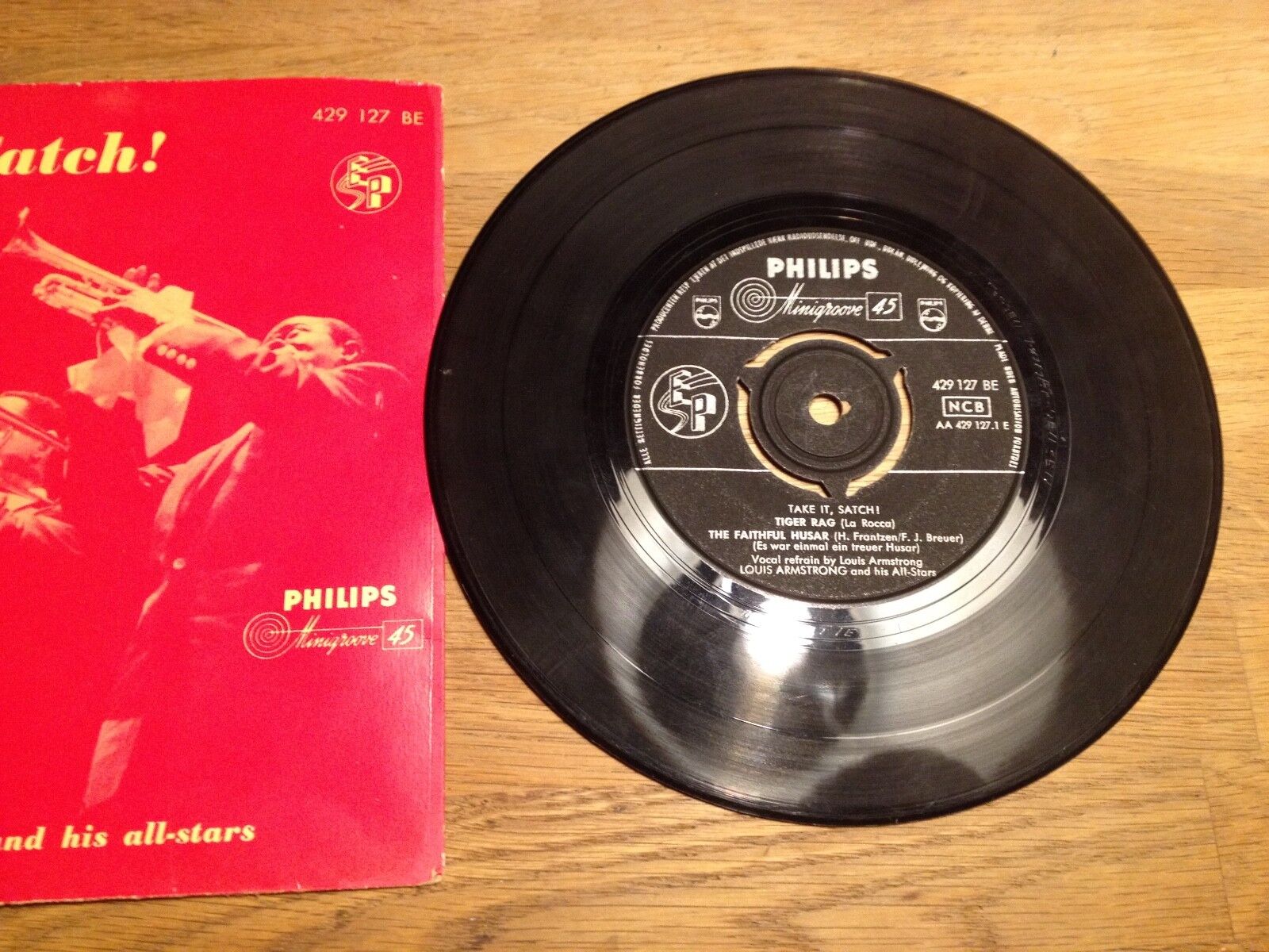 LOUIS ARMSTRONG AND HIS ALL-STARS "TAKE IT SATCH!" SINGLE NCB PHILIPS MINIGROOV