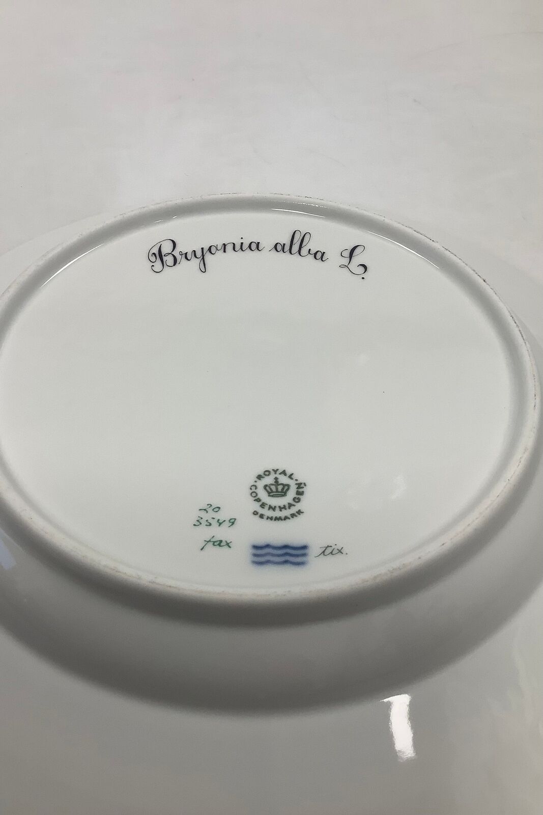 Royal Copenhagen Flora Danica Dinner Plate No 624 ( 20 / 3549 )