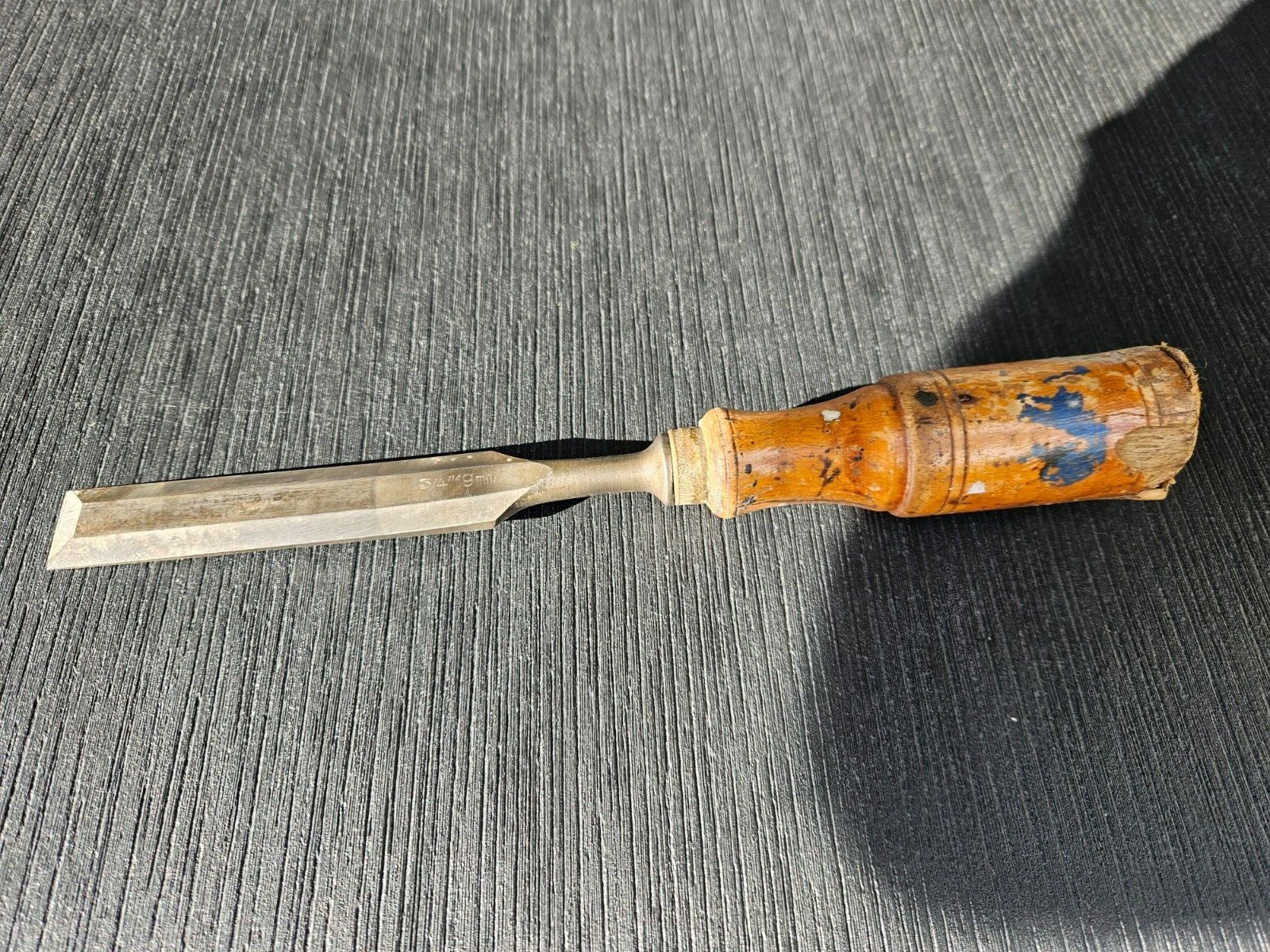 Vintage Erik Anton Berg 3/4" 19mm chisel with shark motif and wooden handle