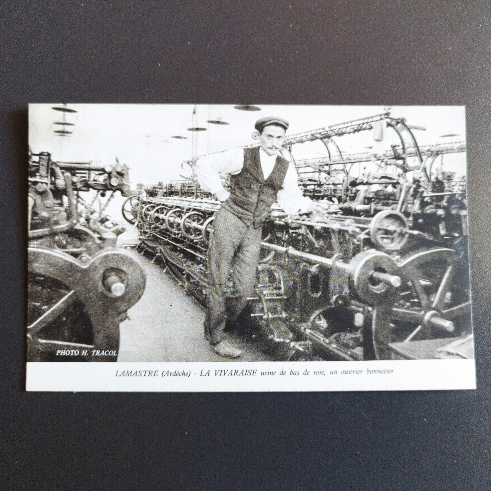 France -LAMASTRE (Ardèche)-La VIVARAISE usine de bas de soieun ouvrier bonnetie