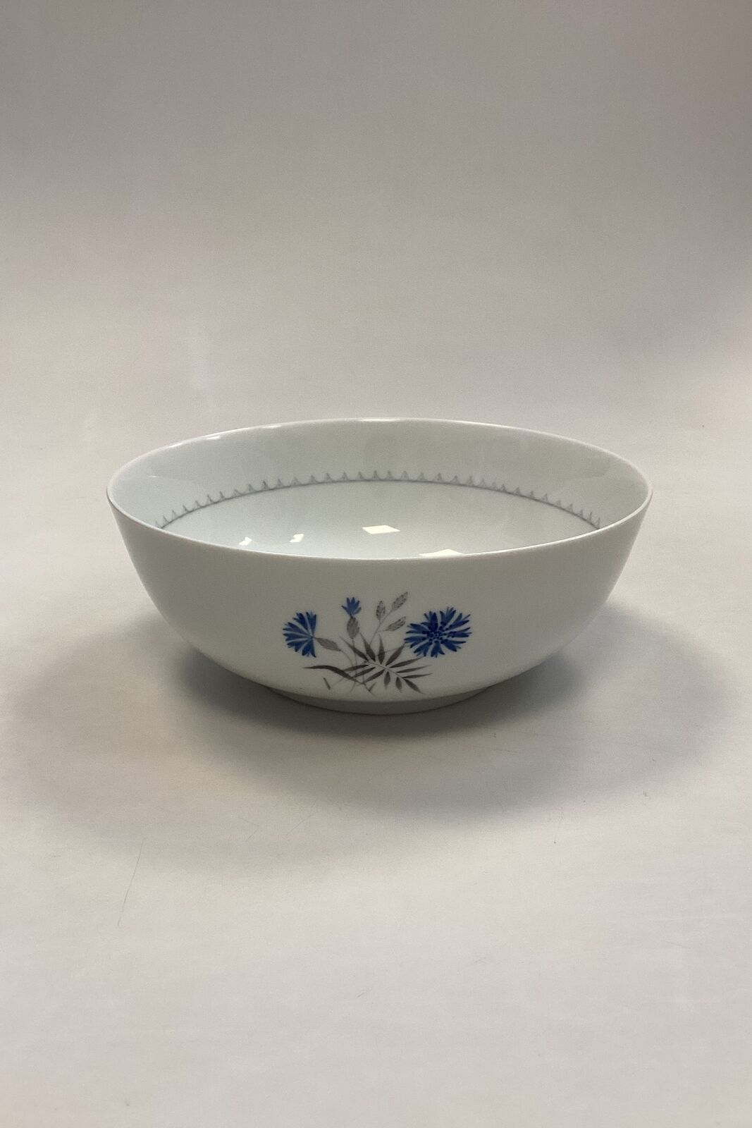 Bing and Grondahl White Demeter / Cornflower Serving Bowl No 43