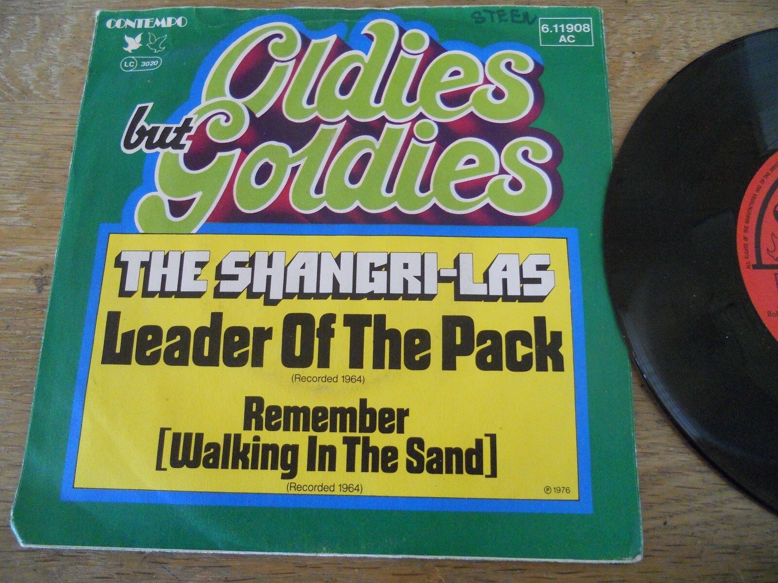 THE SHANGRI-LAS "LEADER OF THE PACK / REMEMBER (WALKING IN THE SAND)" 1976 GEMA*