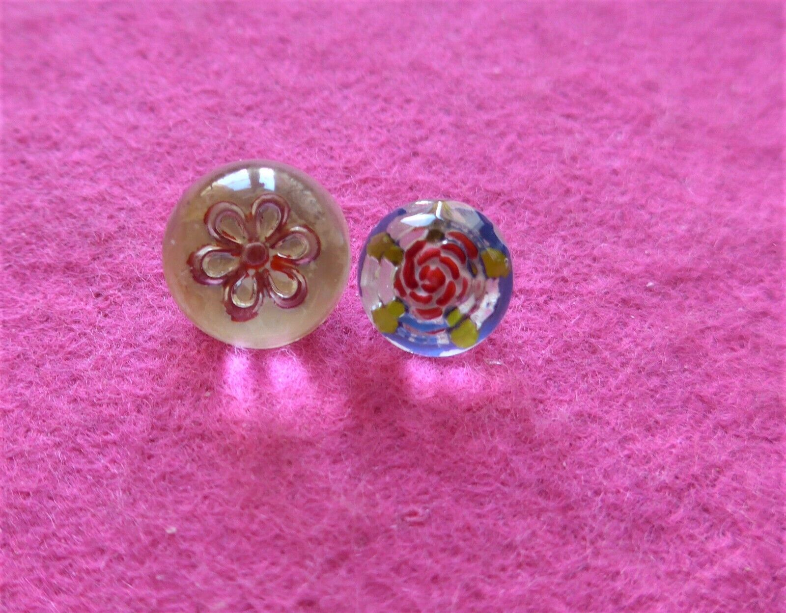 2 VINTAGE SPECIAL GLASS buttons - paperweight type back painted  ( 44 )