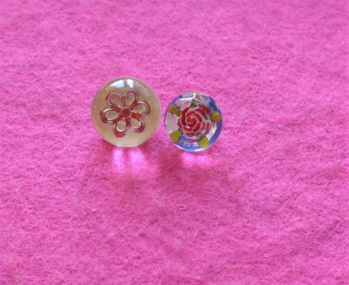 2 VINTAGE SPECIAL GLASS buttons - paperweight type back painted  ( 44 )