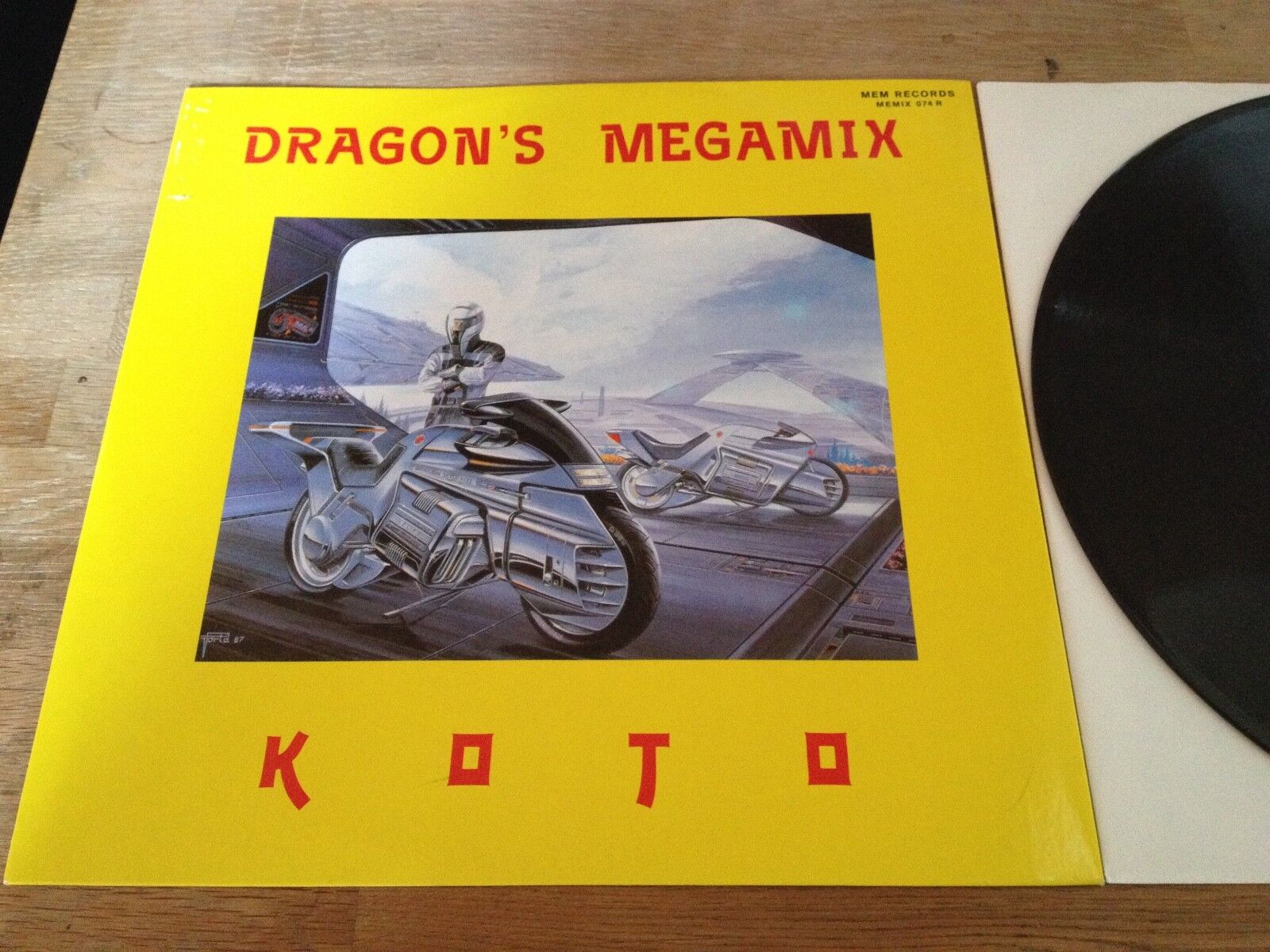 KOTO "DRAGON´S MEGAMIX" (7:35)  "DRAGON´S LEGEND" (7:05) MEM RECORDS GERMAN 12"