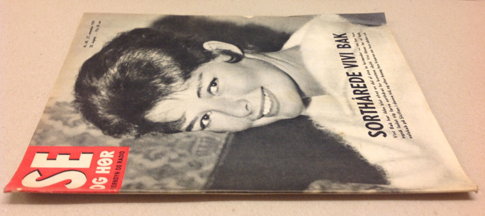 VIVI BAK DANISH SINGER BLACK HAIR ON A FRONT COVER VINTAGE Danish Magazine 1959