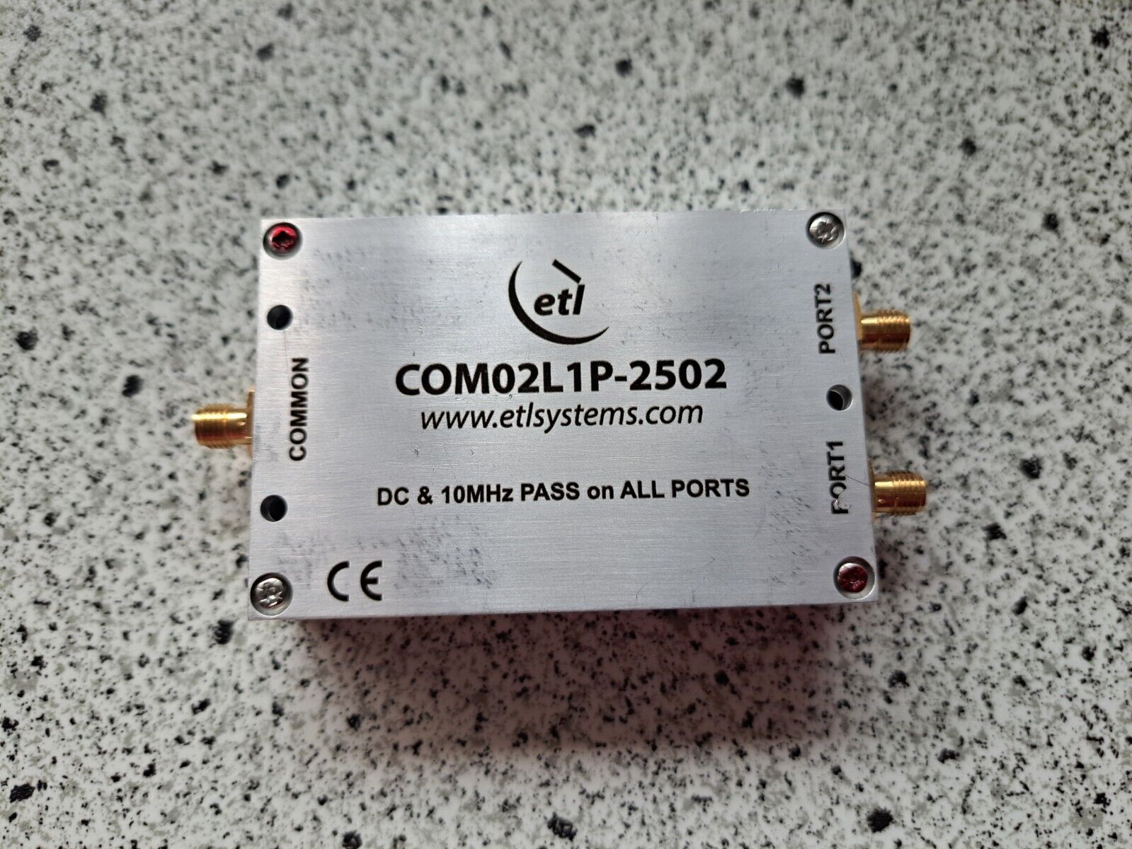 L Band Splitter 850-2150MHz DC+10MHz Pass ETL COM02L1P-2502-S5S5 SMA Male