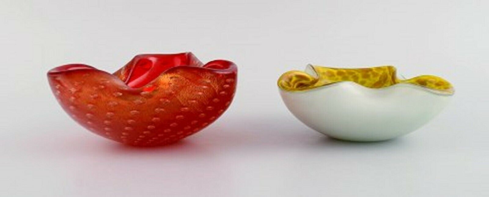 Two Murano bowls in mouth-blown art glass with inlaid bubbles Italian design