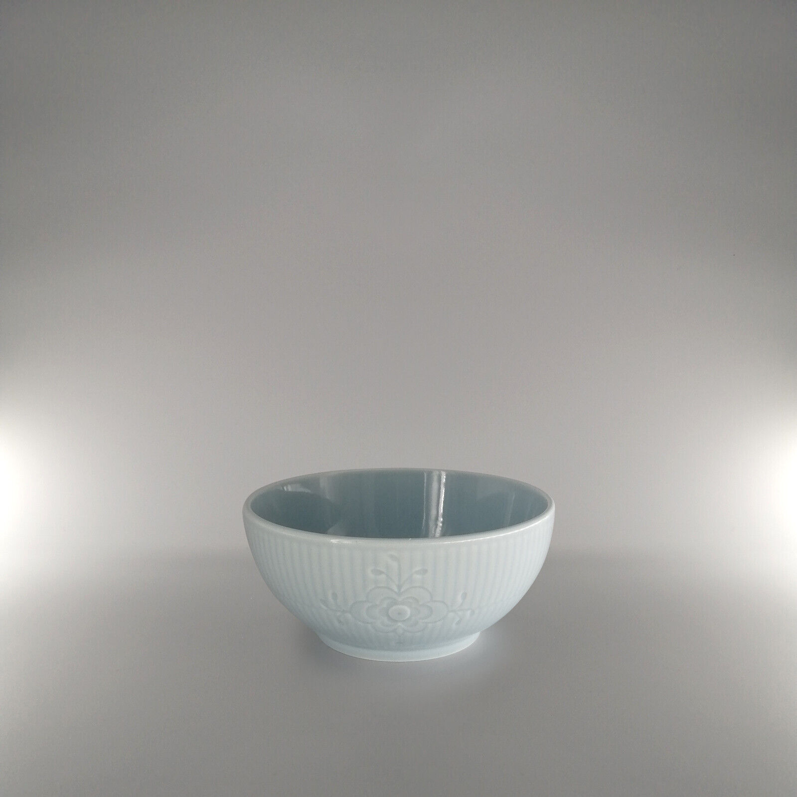 Royal Copenhagen Flower Emblem Bowl (13 cm / 47 cl) - Light Blue - #454-2a