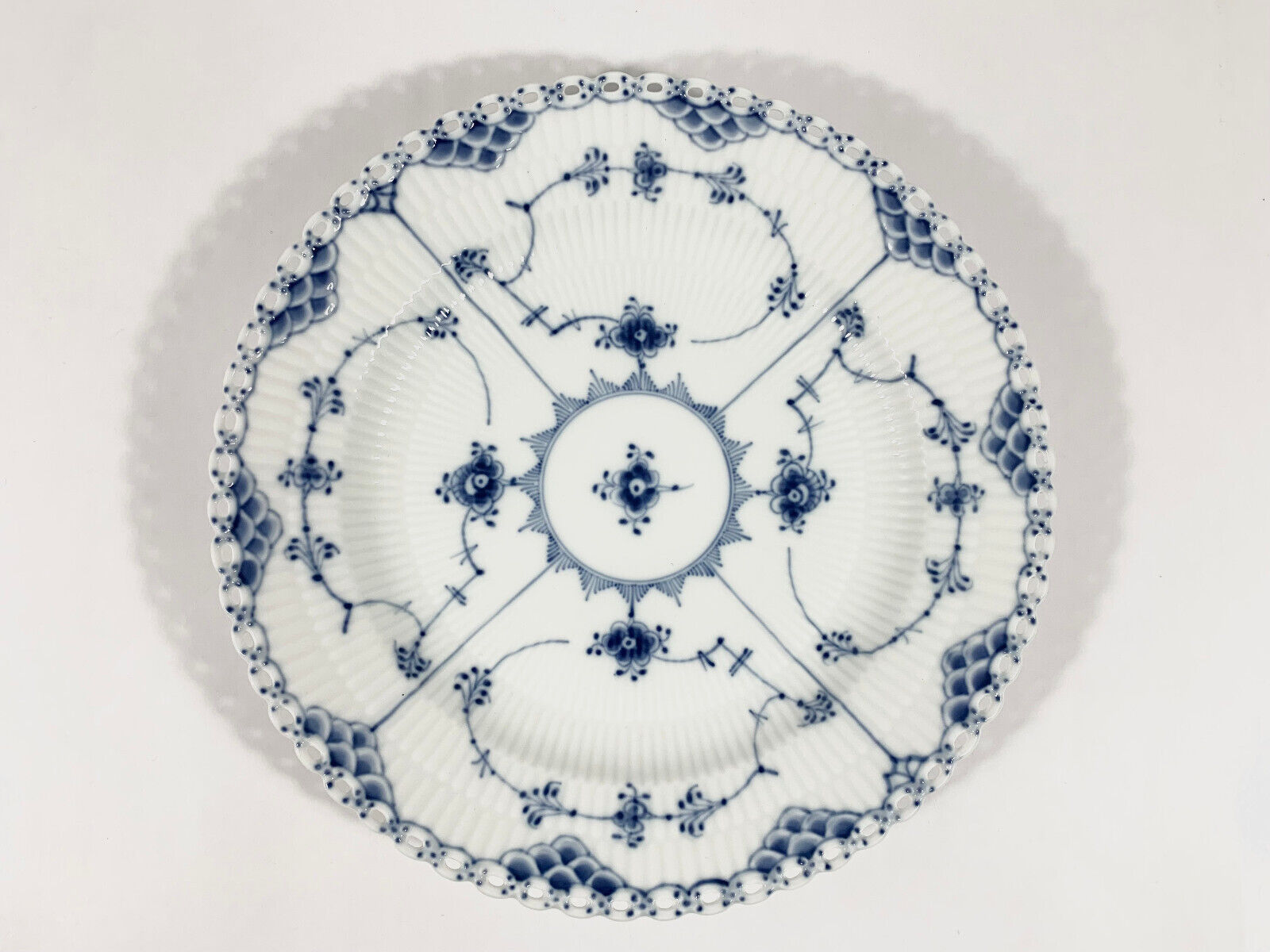 4x Royal Copenhagen Blue Fluted Full Lace 1084 Dinner Plates Diameter 255 cm