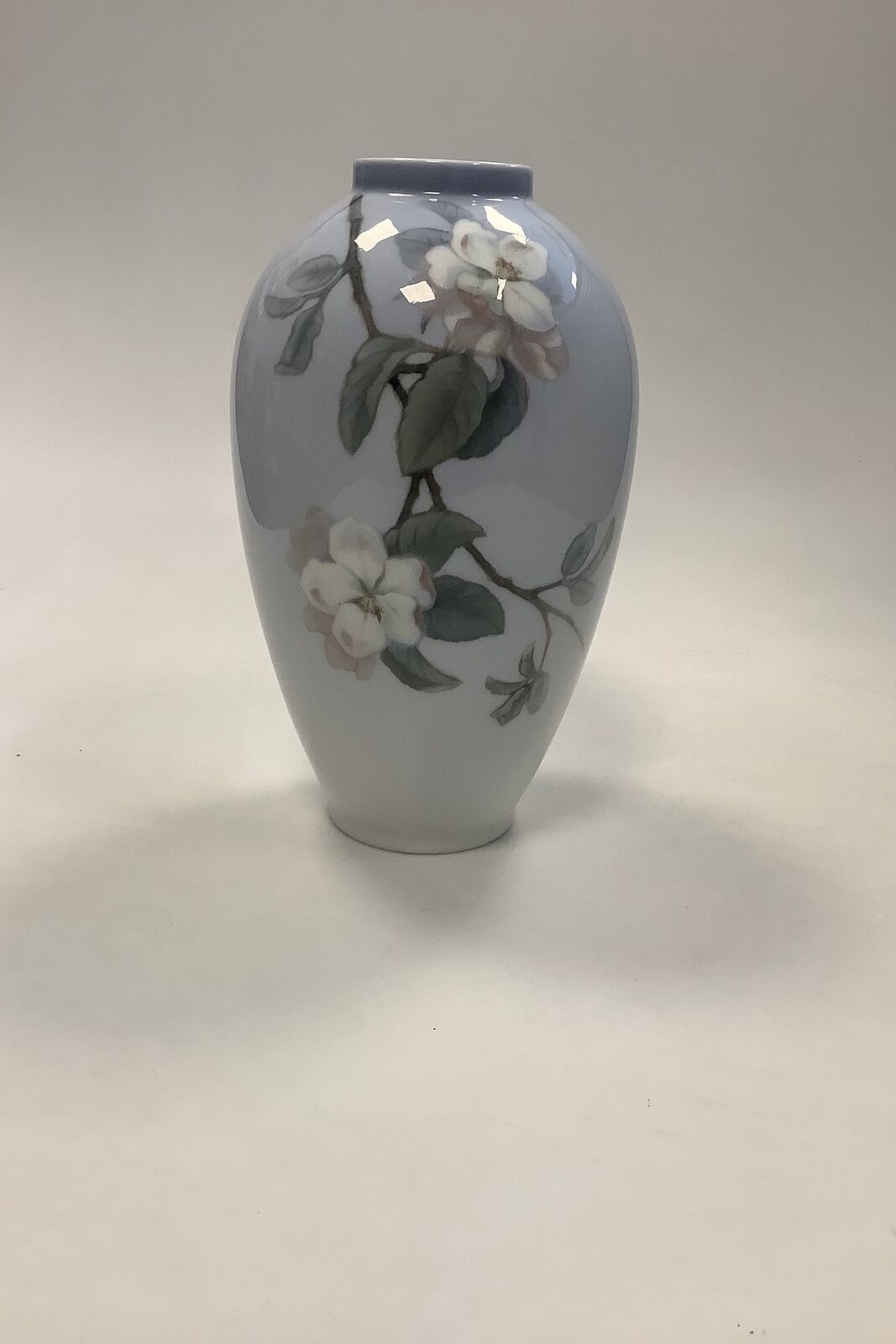 Royal Copenhagen Art Nouveau vase No 53/47D med Blomster