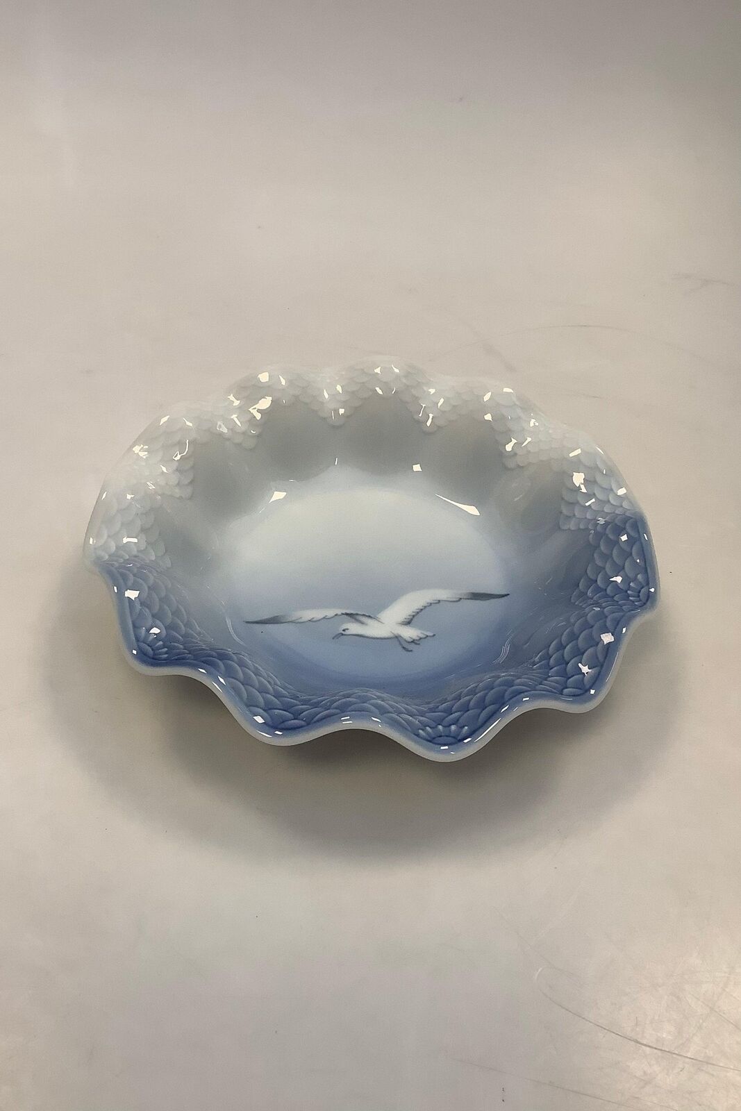 Bing and Grondahl Seagull bowl with wavy rim No 227