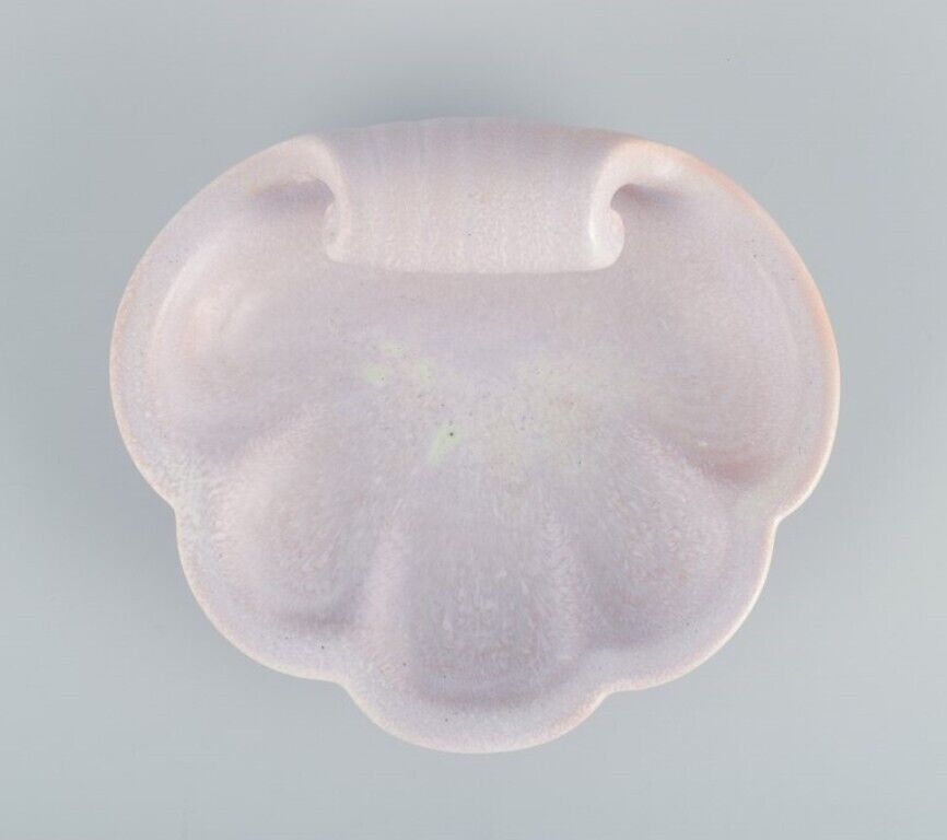 Gunnar Nylund (1904–1997) for Rörstrand shell-shaped bowl in pink tones