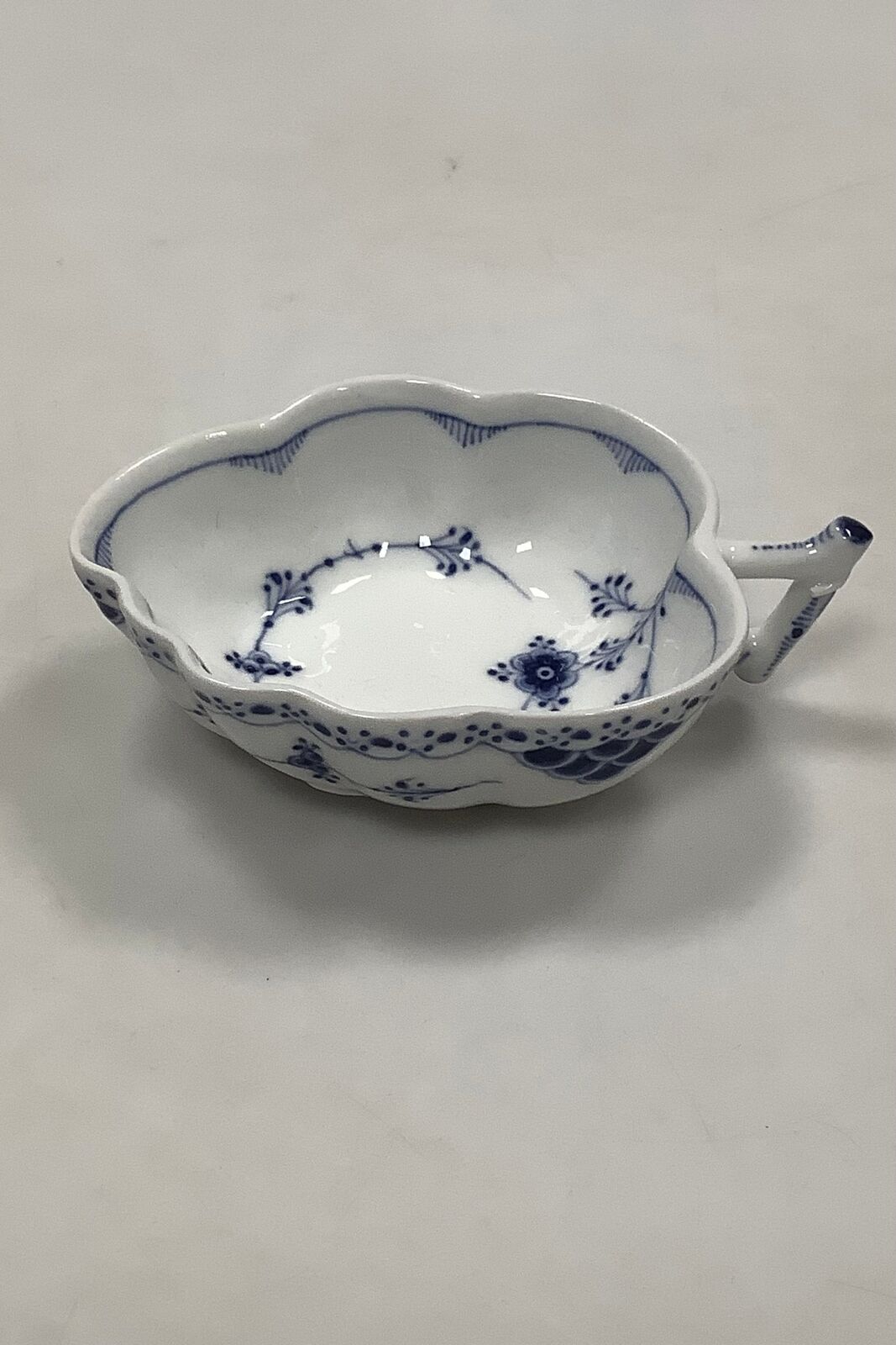 Royal Copenhagen Blue Fluted Half Lace Small Leaf Bowl No 555