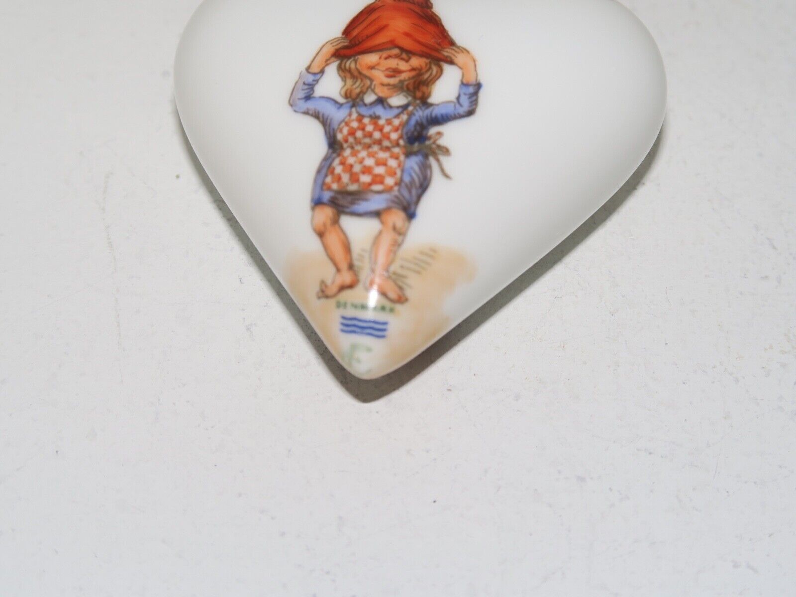 Royal Copenhagen Heart With Christmas Elfs