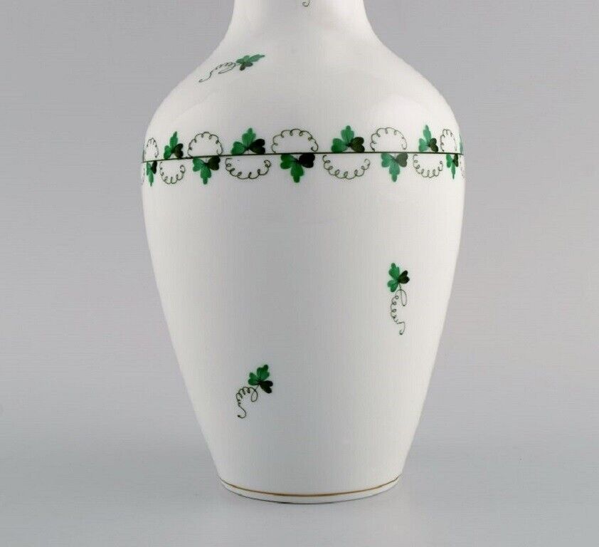 Herend vase in hand-painted porcelain Mid-20th century