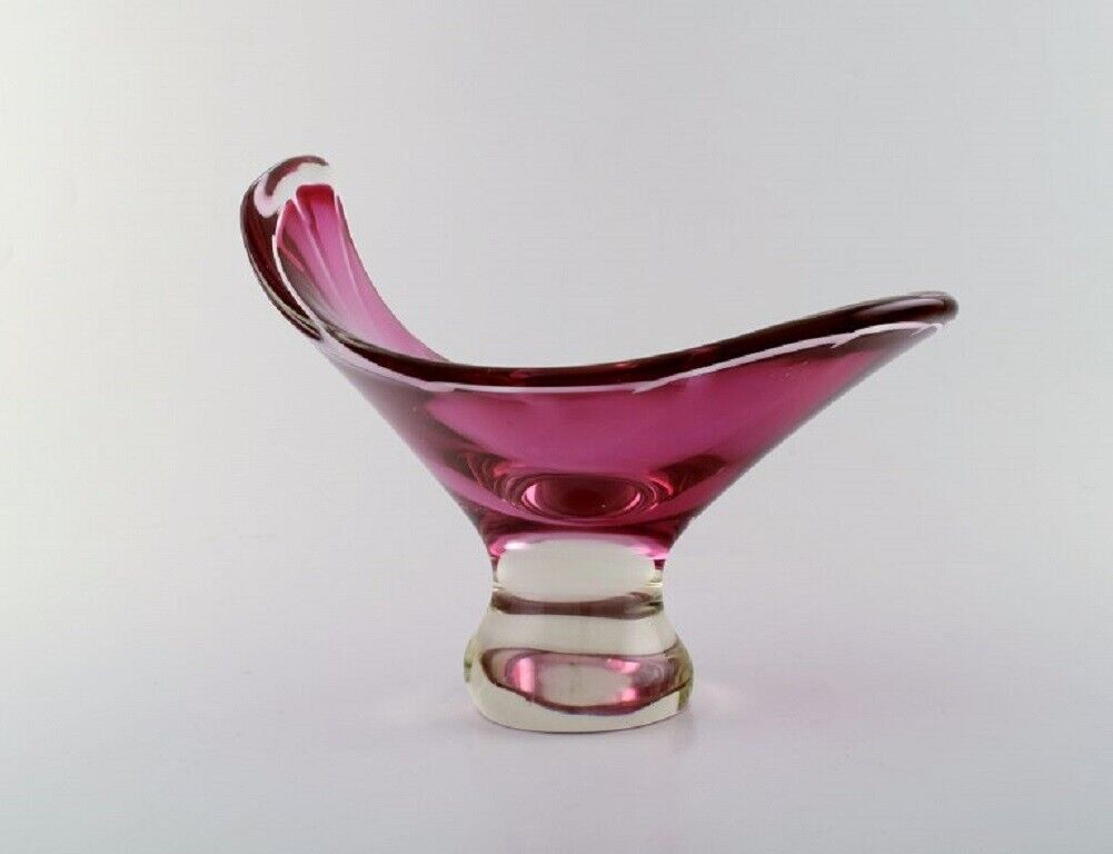 Paul Kedelv for Flygsfors Pink bowl in asymmetric shape Swedish design 1955