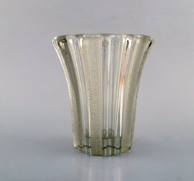 Pierre Gire (1901-1984) aka Pierre d'Avesn Art Deco vase in clear art glass